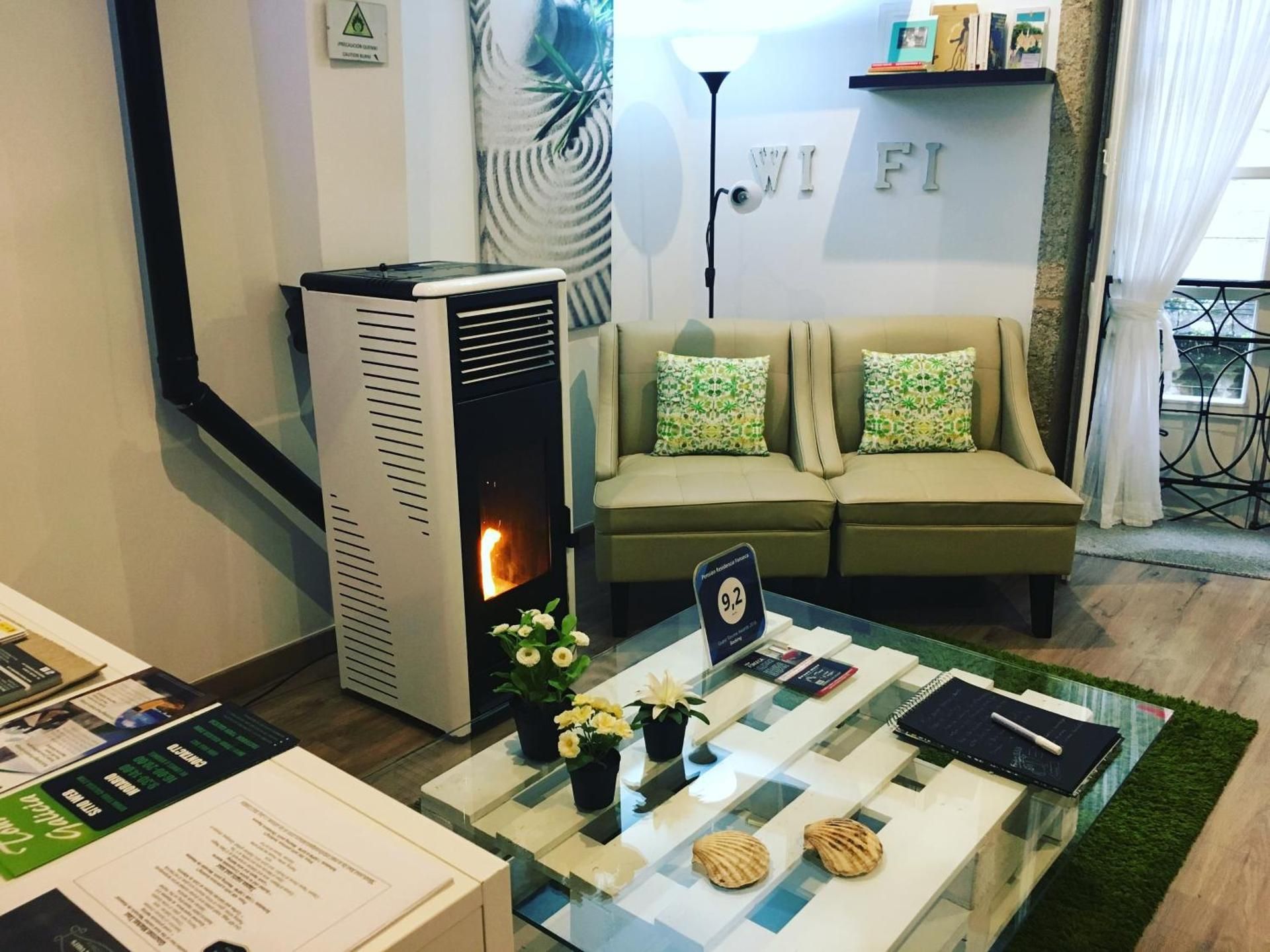 shared lounge/tv area