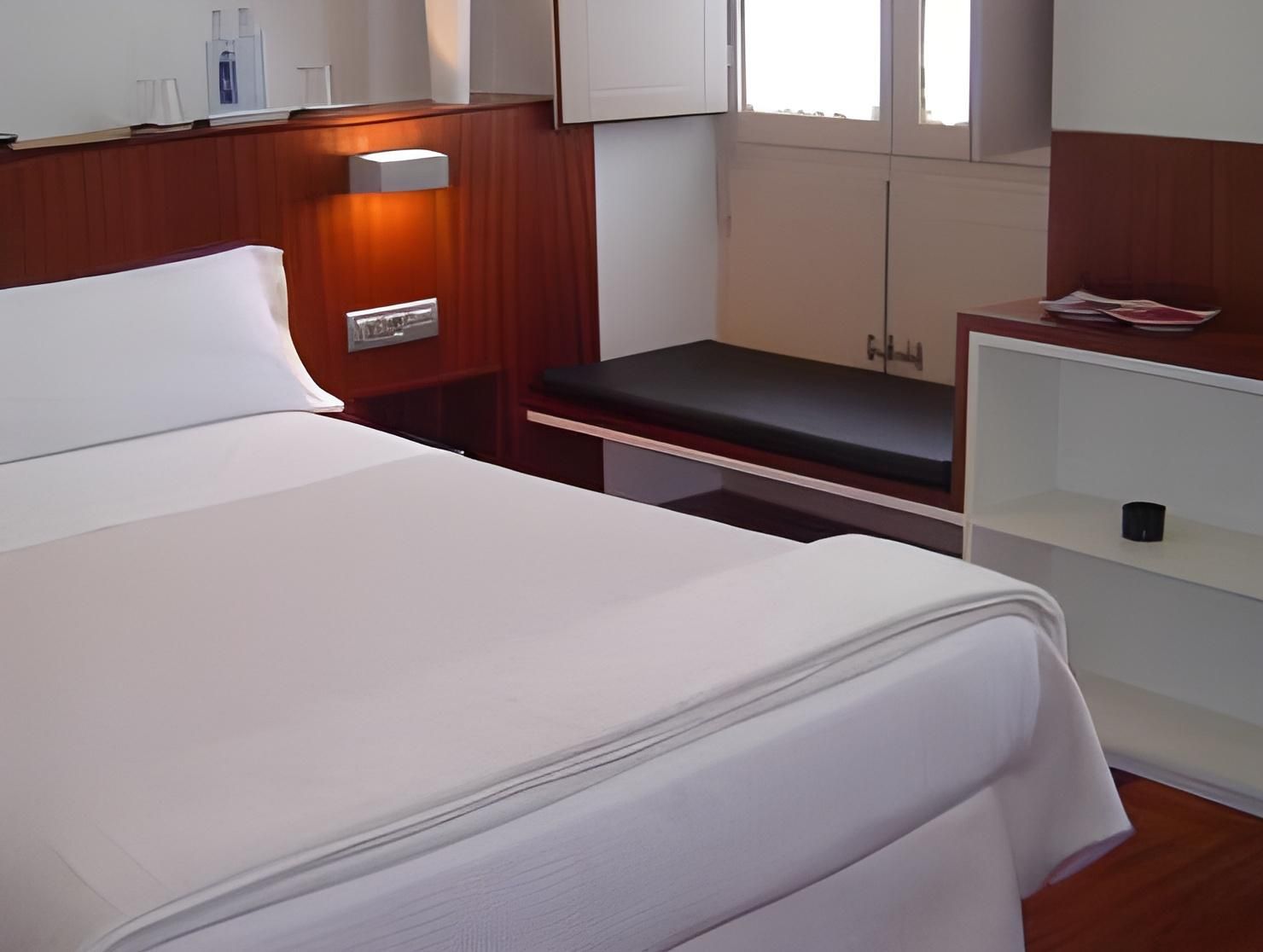 Hotel Santa Clara Single Room 2