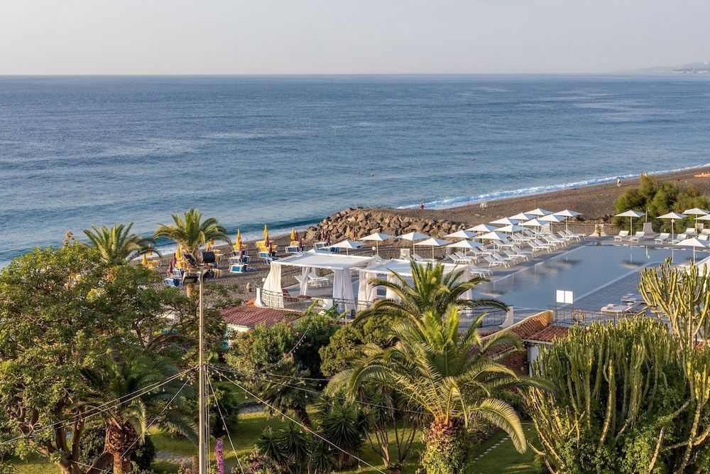 Superior Room, 1 King Bed, Partial Sea View