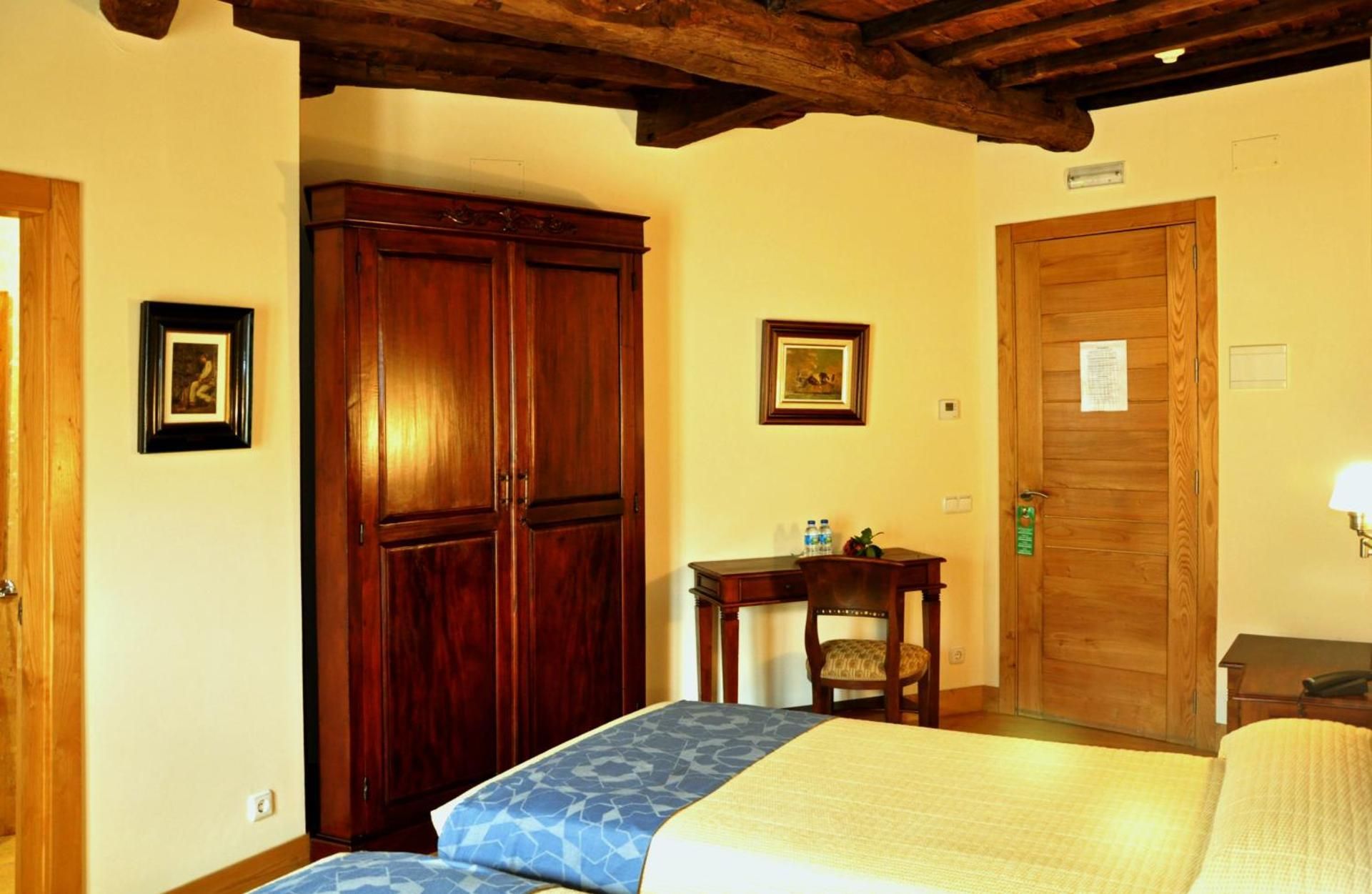 PR San Nicolas Double Room with Two Double Beds 2