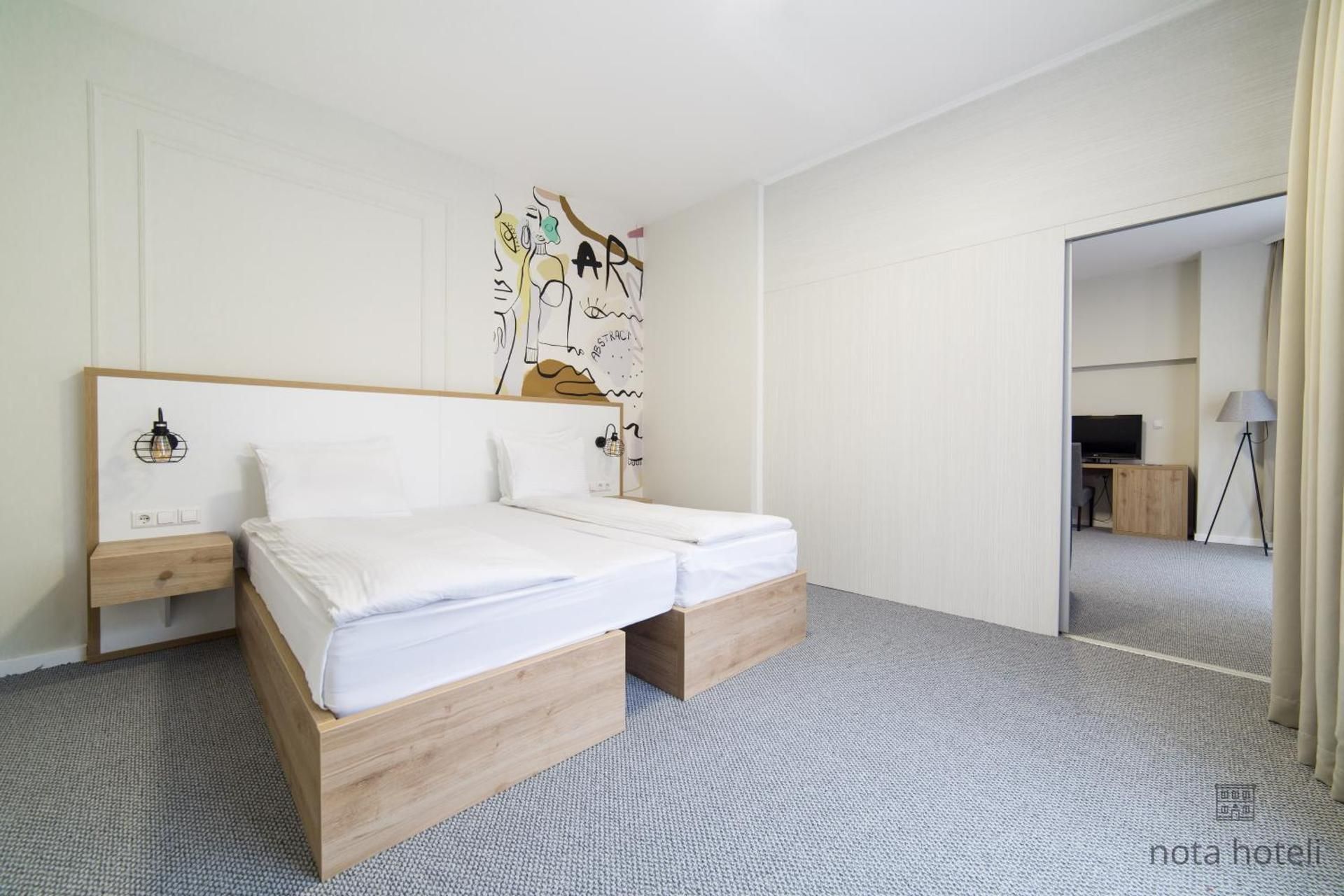 Deluxe King Suite