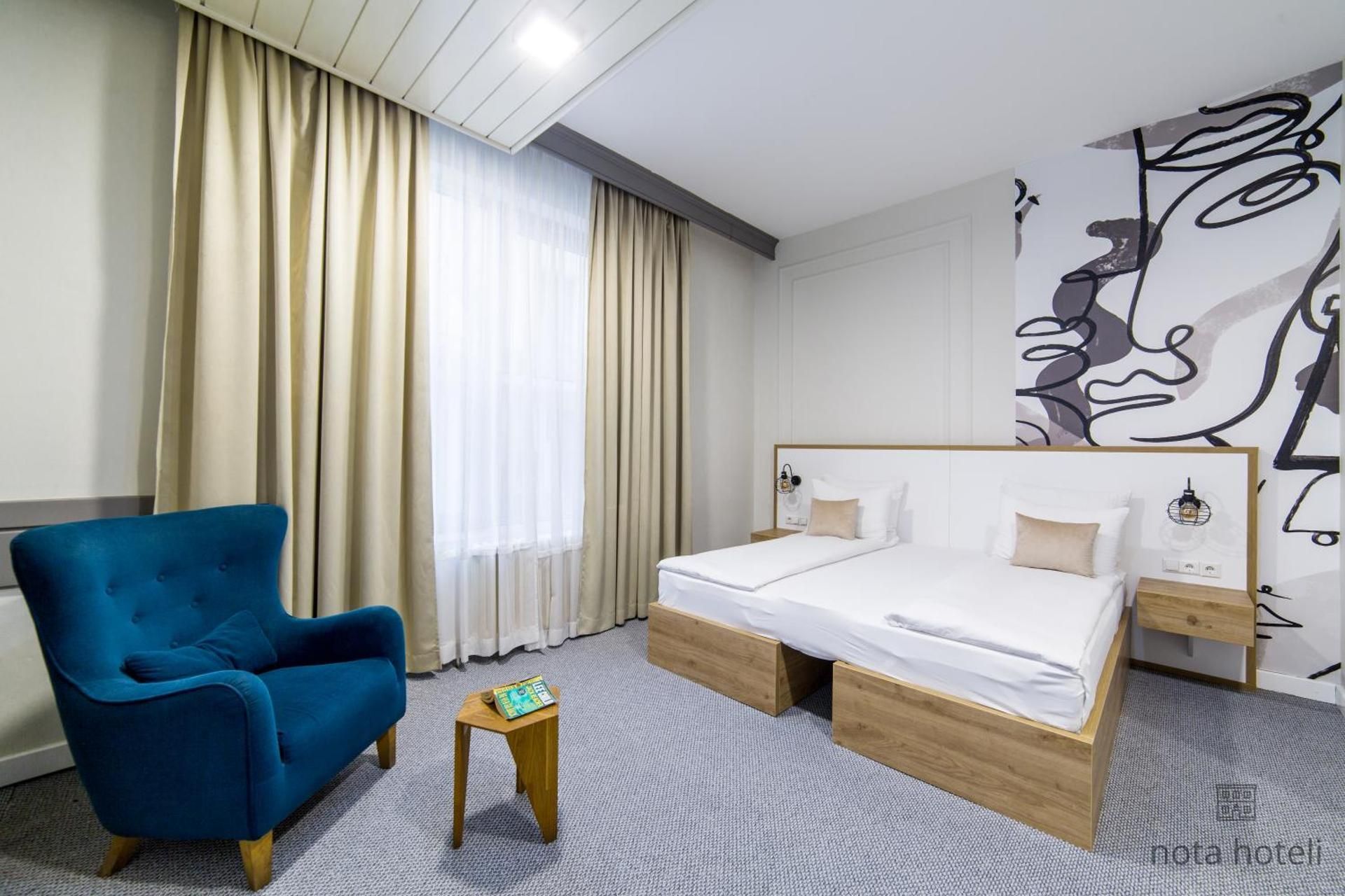 Deluxe King Suite