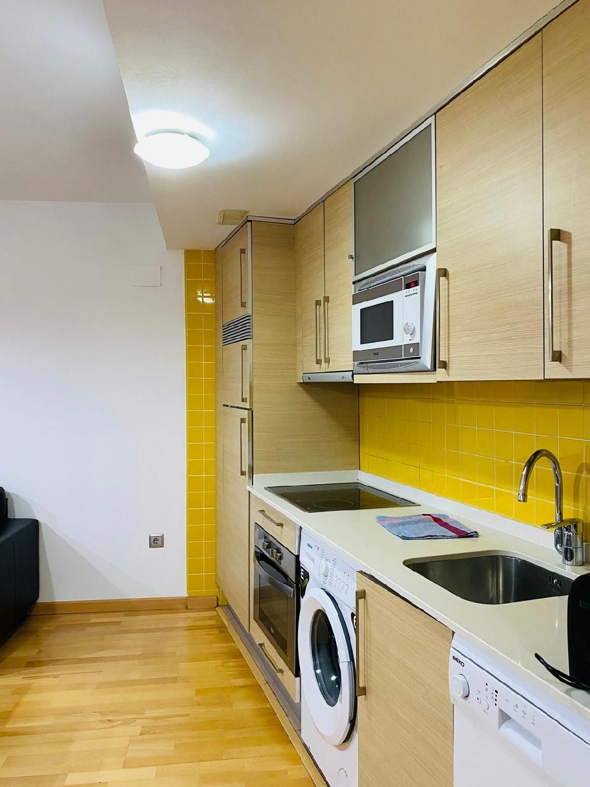 Apartamentos Zaragoza Coso 2-Bedroom Apartment for 4 Adults 2