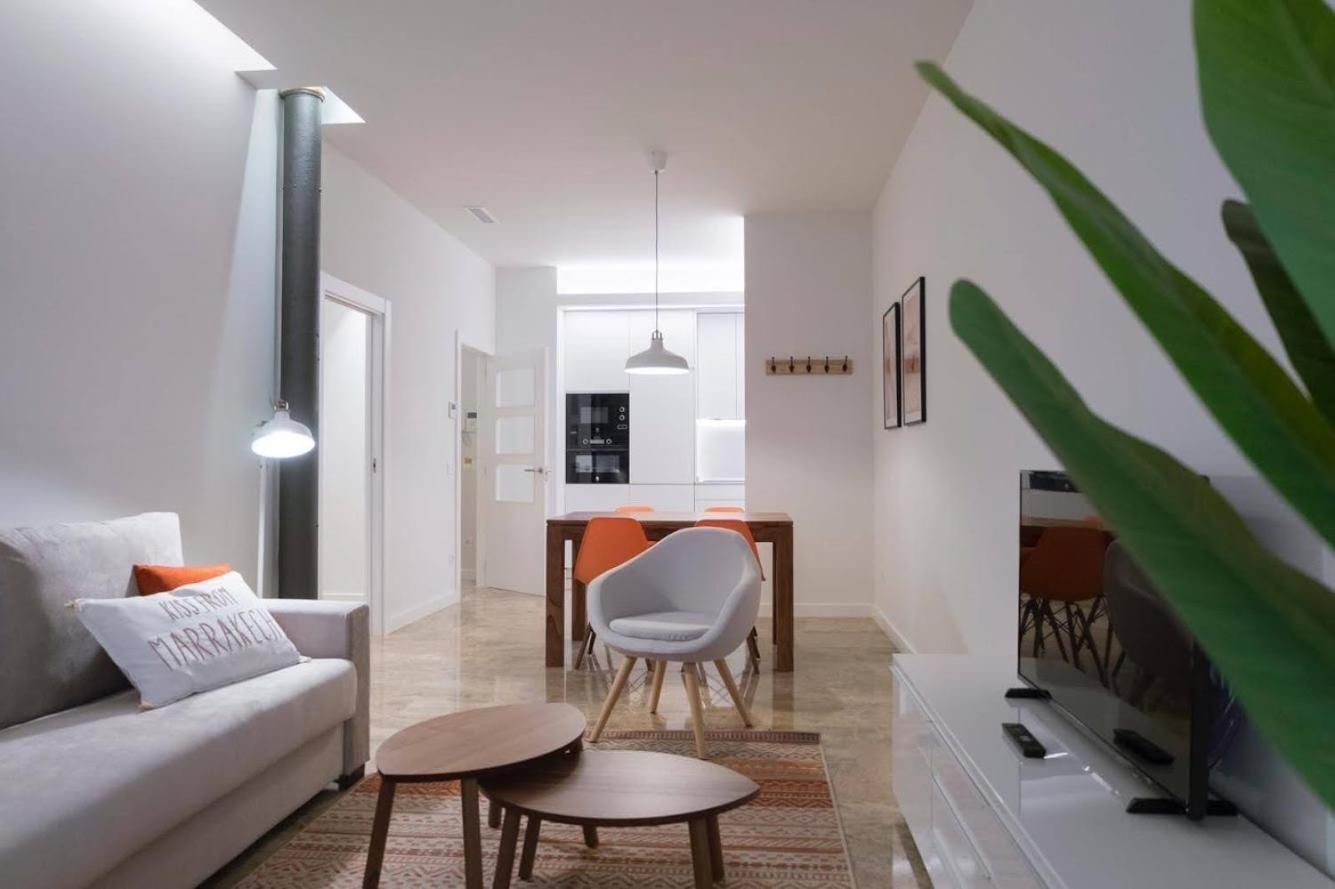 Deluxe One-Bedroom Apartment