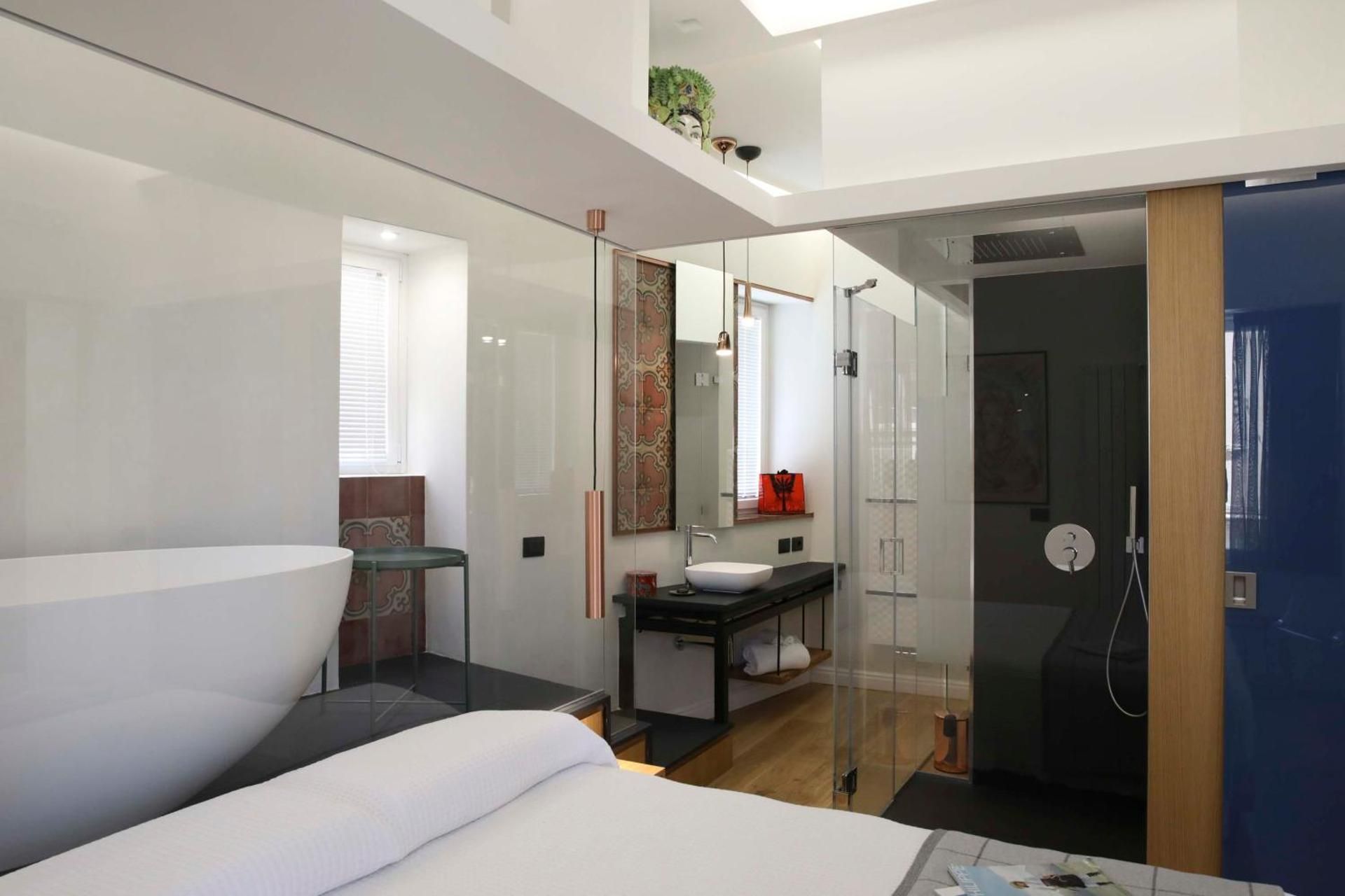 Deluxe King Suite