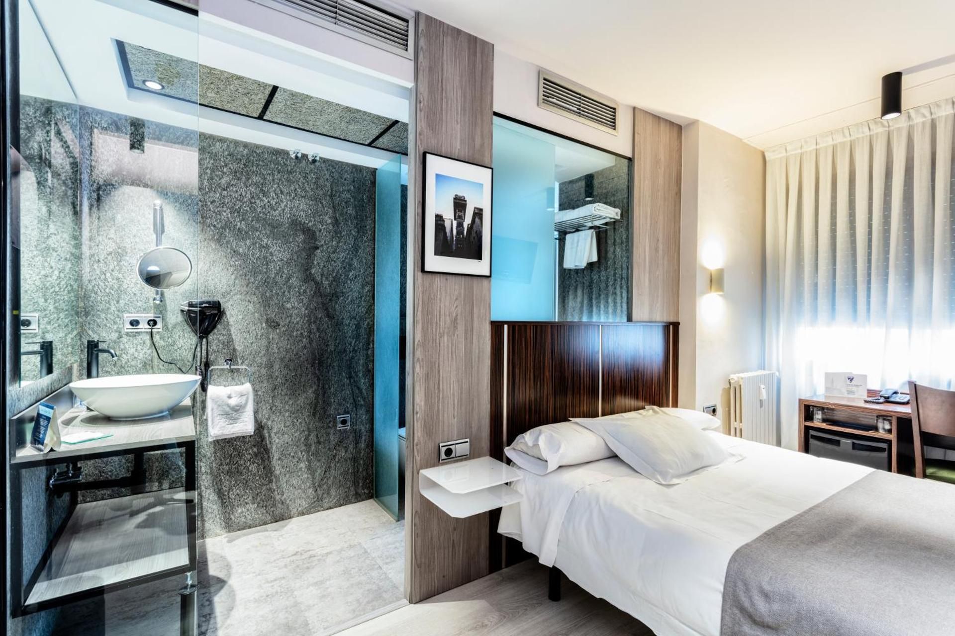 Double Room (1 Adult)