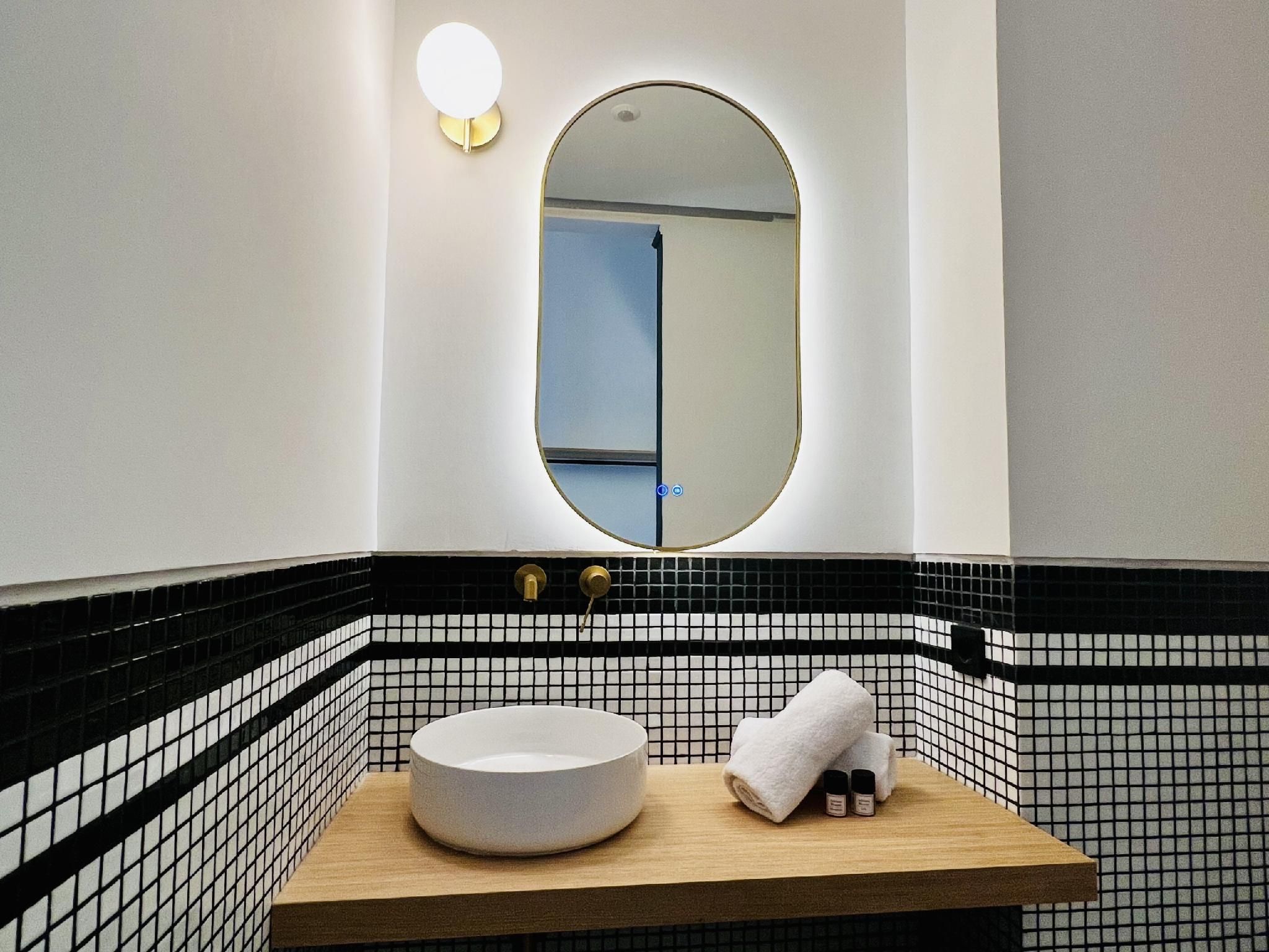 Studio-Standard-City View-Ensuite with Shower