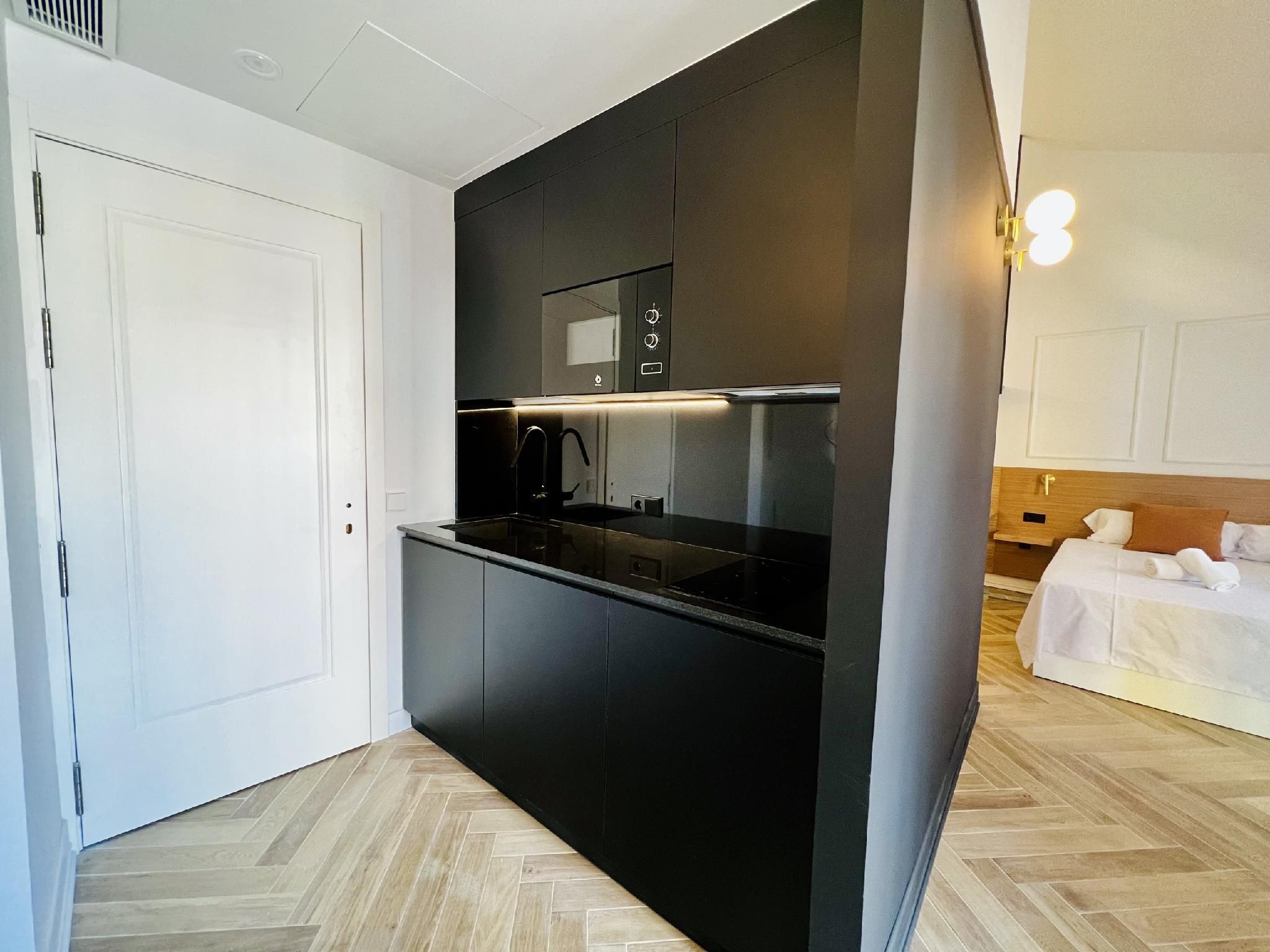 Studio-Standard-City View-Ensuite with Shower