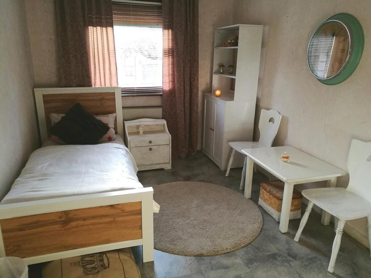 Single Room with Shared Bathroom