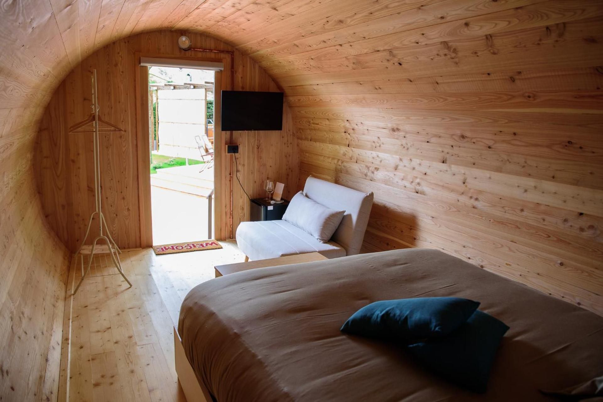 Deluxe Room (2 Adults + 1 Child)