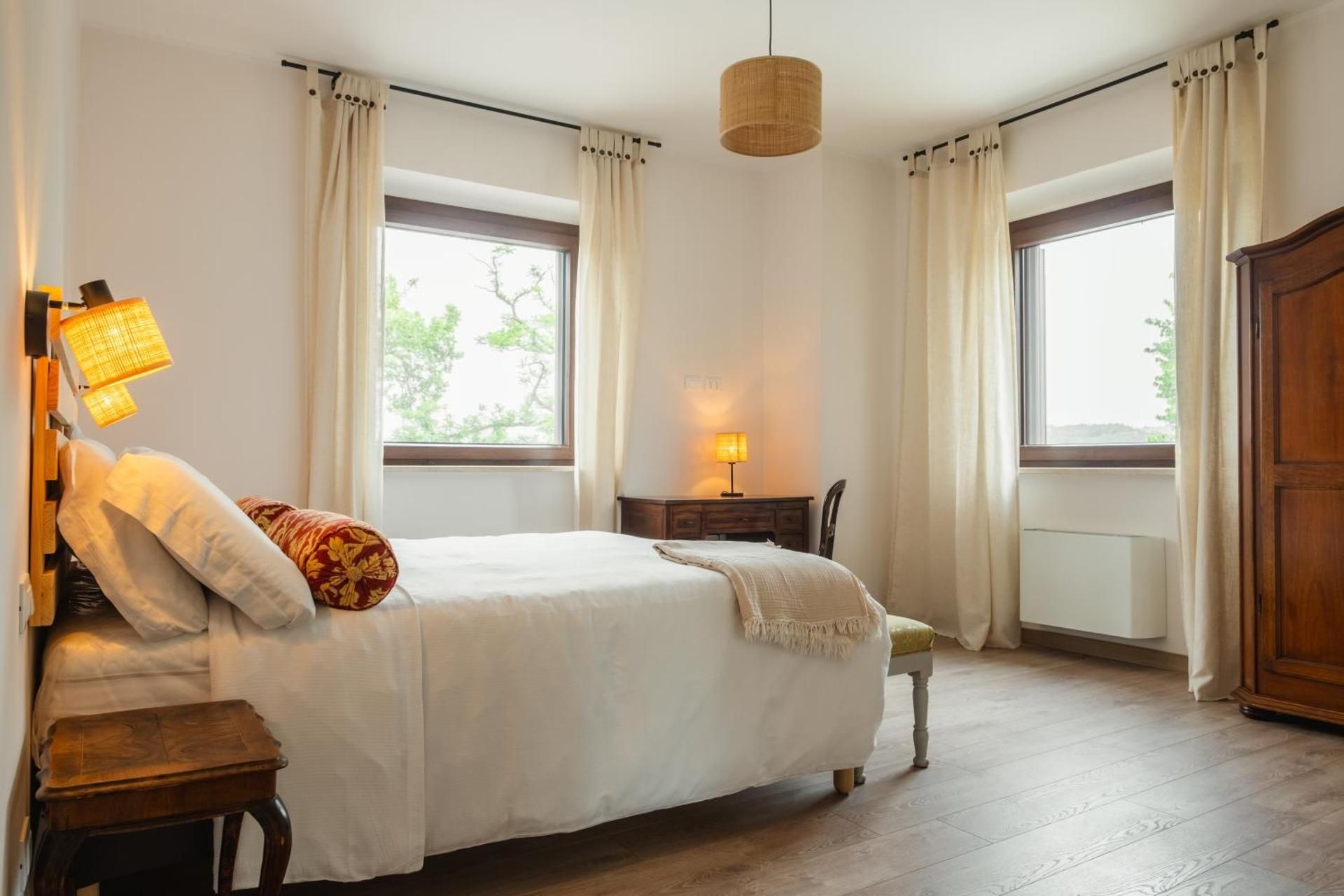 Deluxe Double Room (2 Adults + 1 Child)