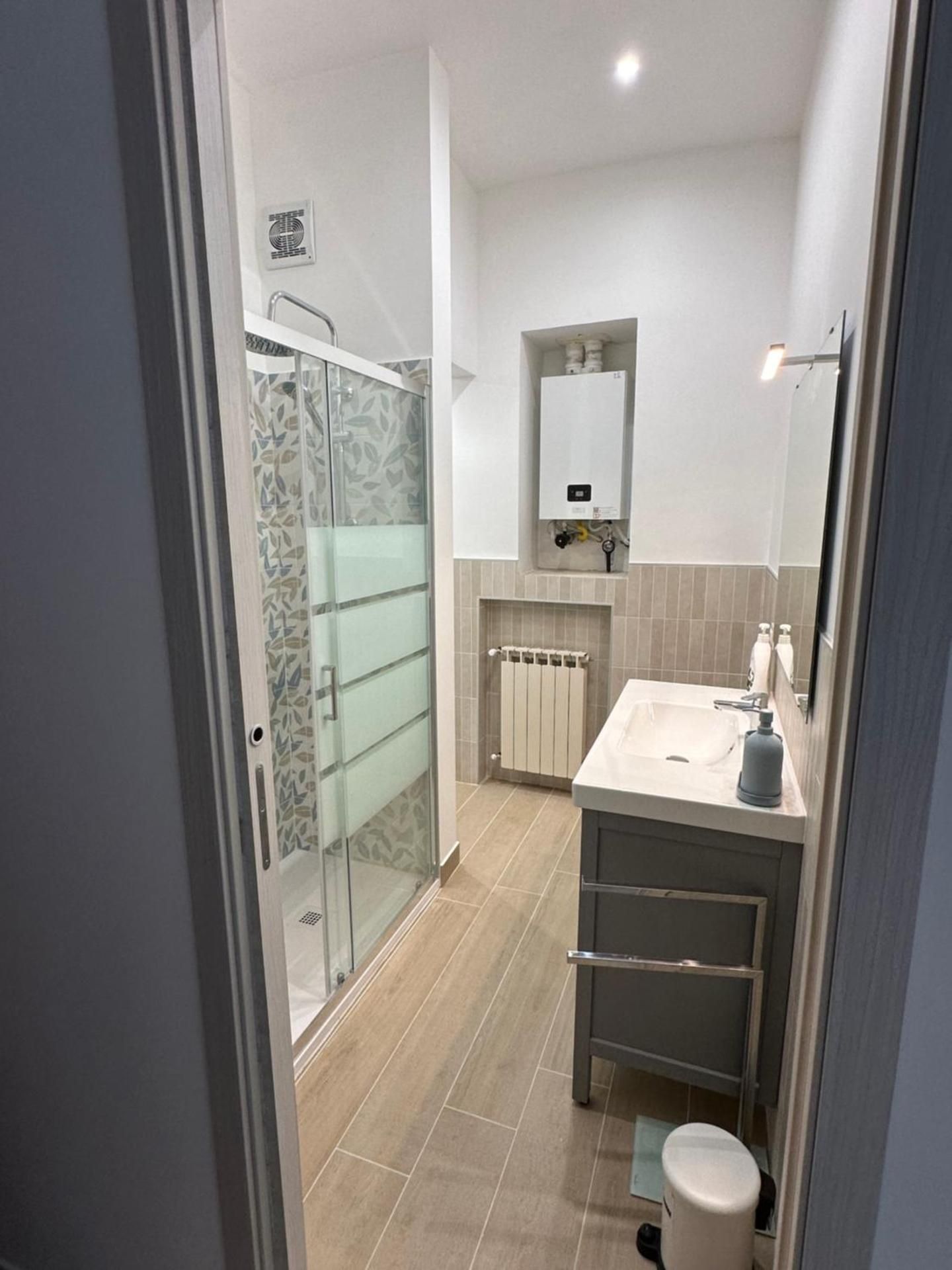 Single Room with Shared Bathroom