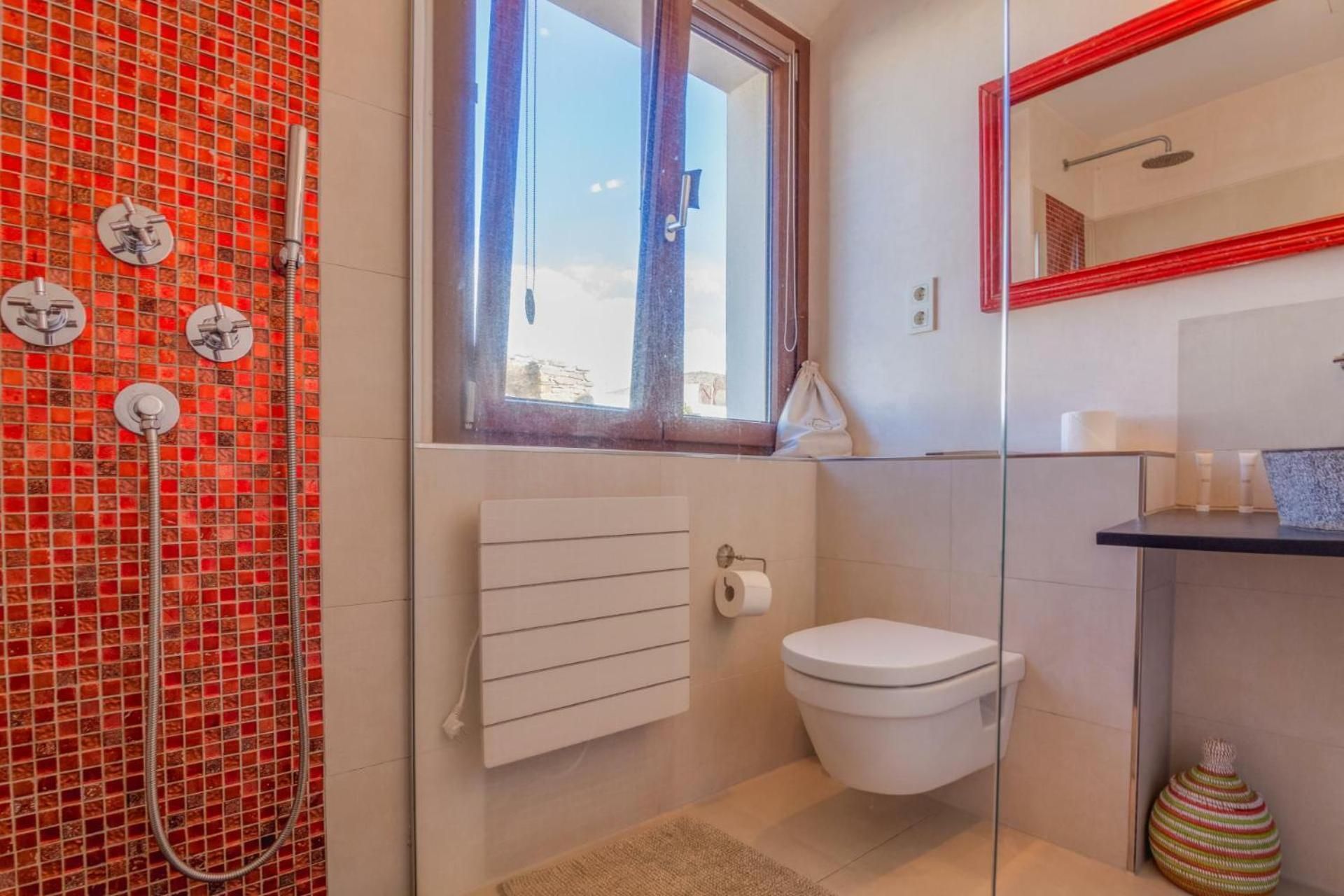 Superior One-Bedroom Apartment