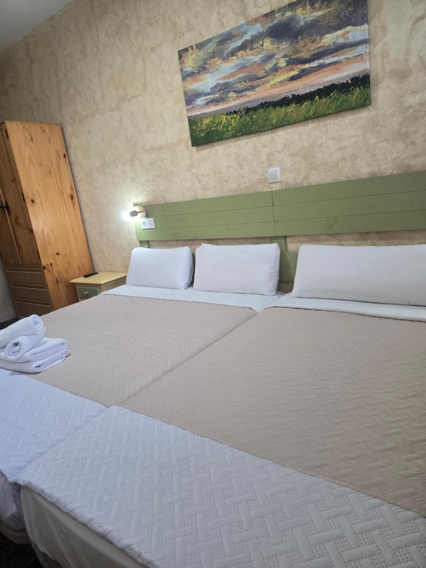 Basic Triple Room
