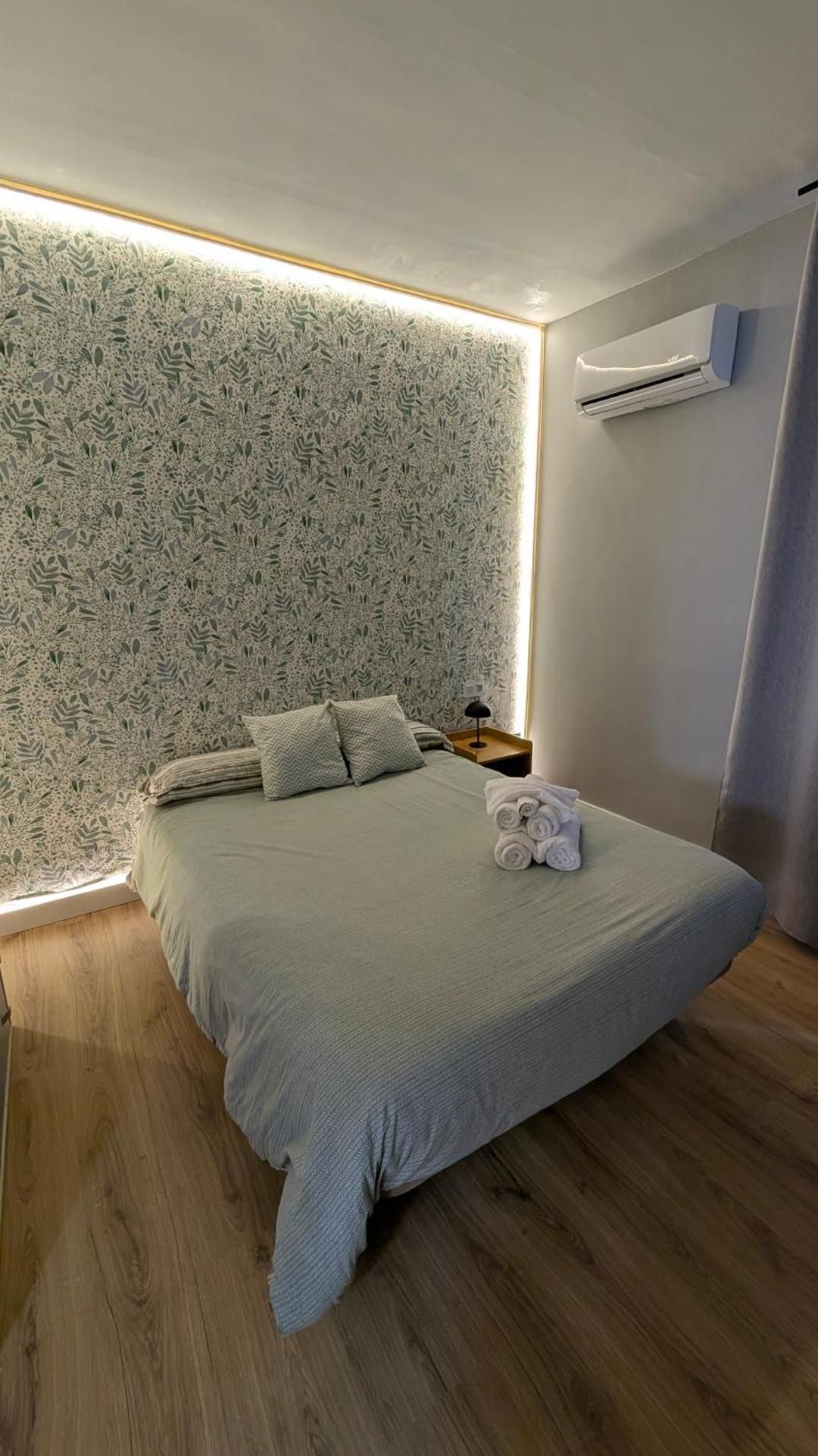 Twin Room with Private External Bathroom
