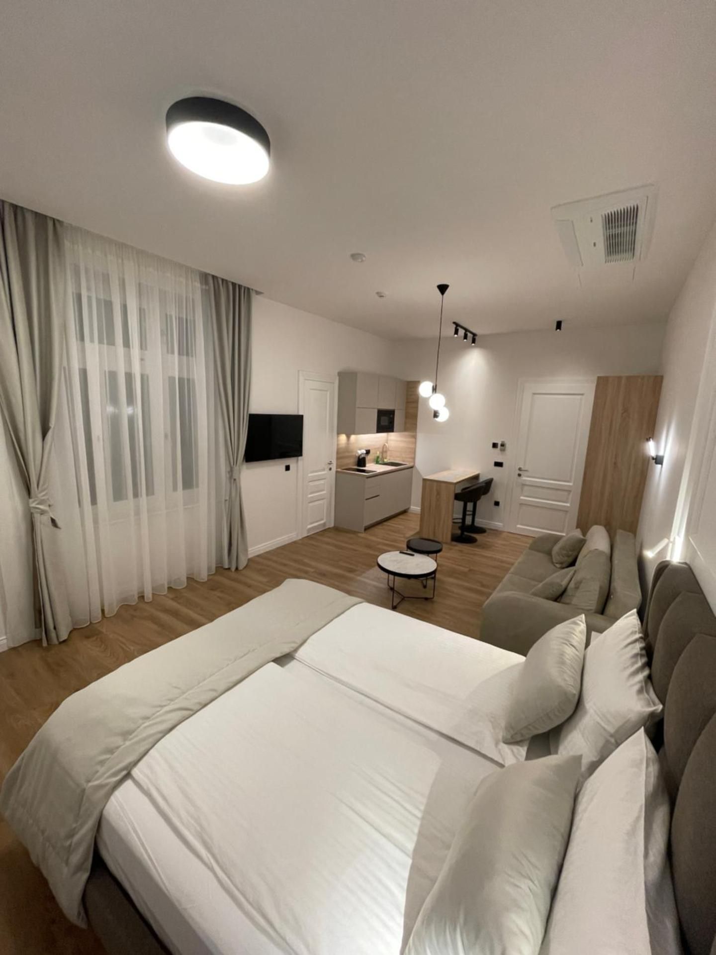 Deluxe Studio