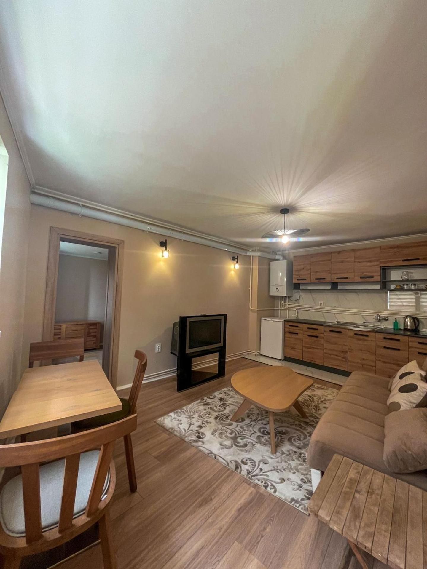Deluxe One-Bedroom Apartment