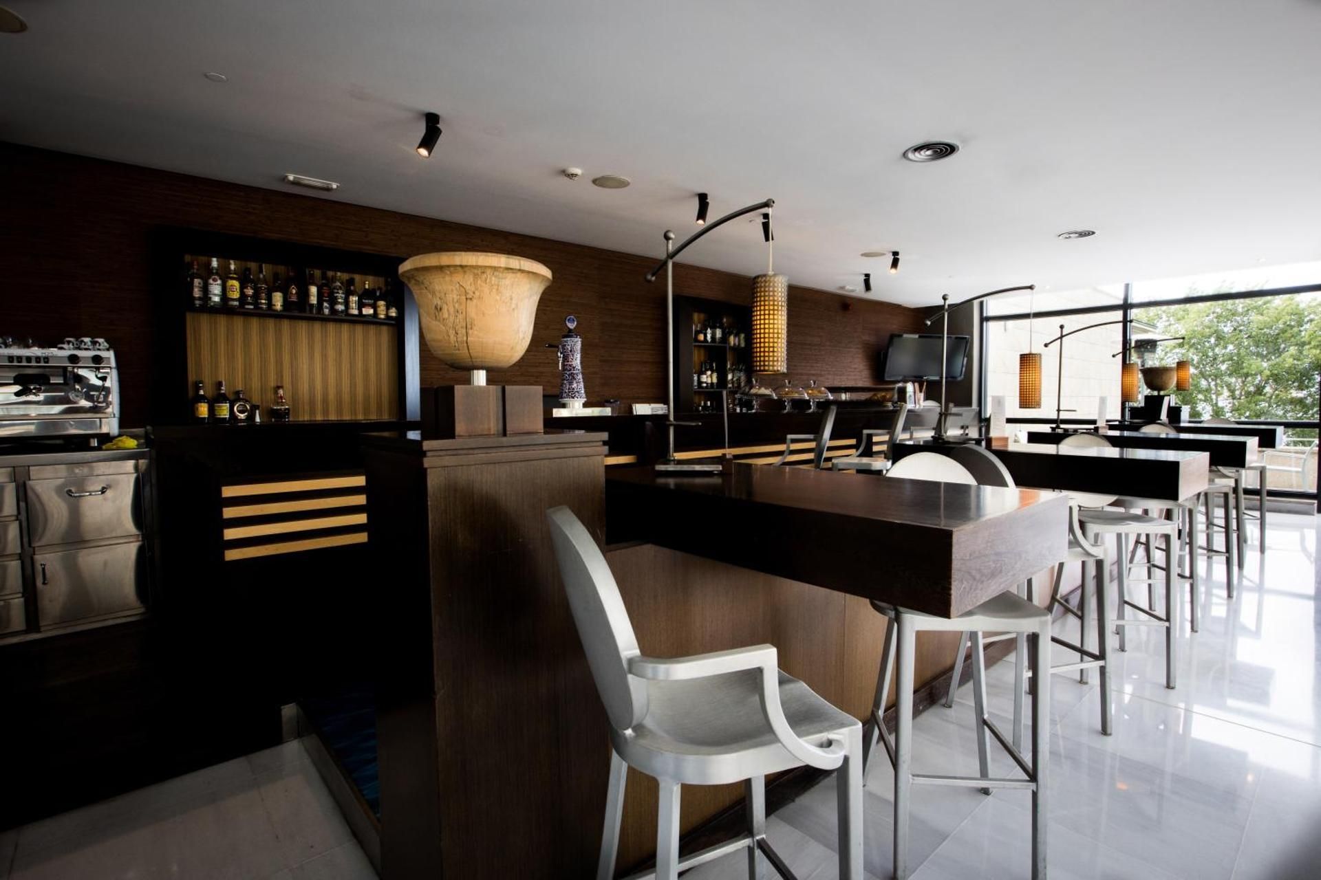 bar/lounge