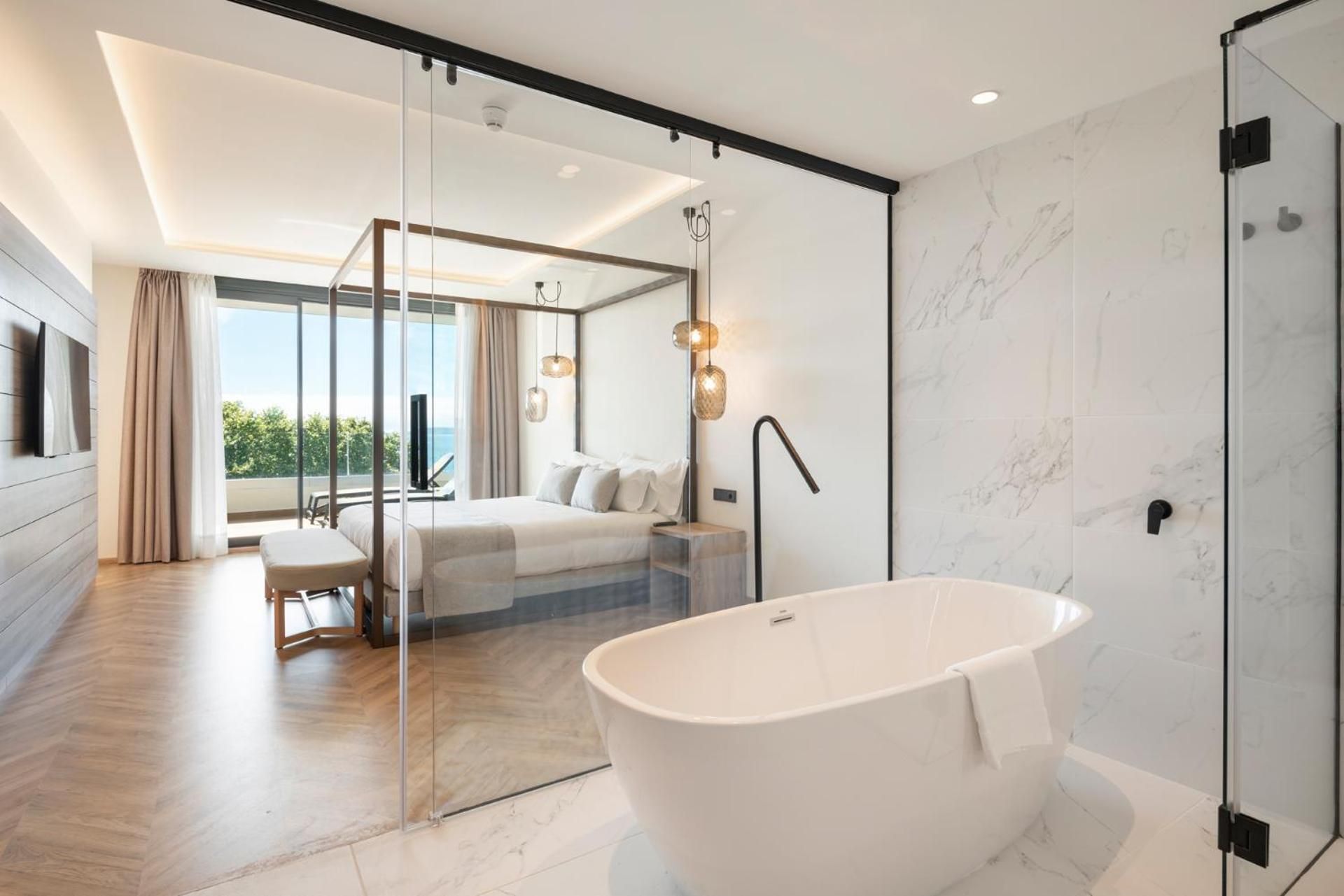 Deluxe Suite with Sea View