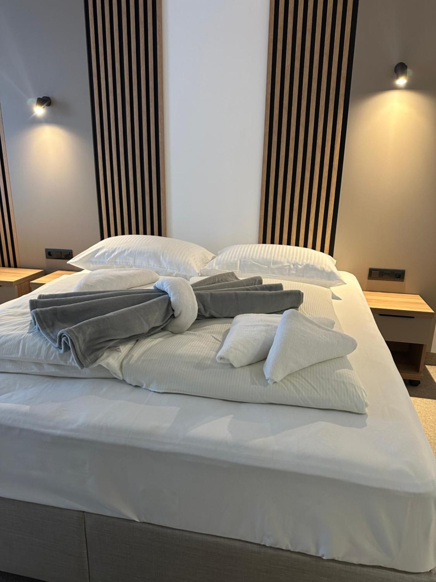 Deluxe Double Room (2 Adults + 1 Child)