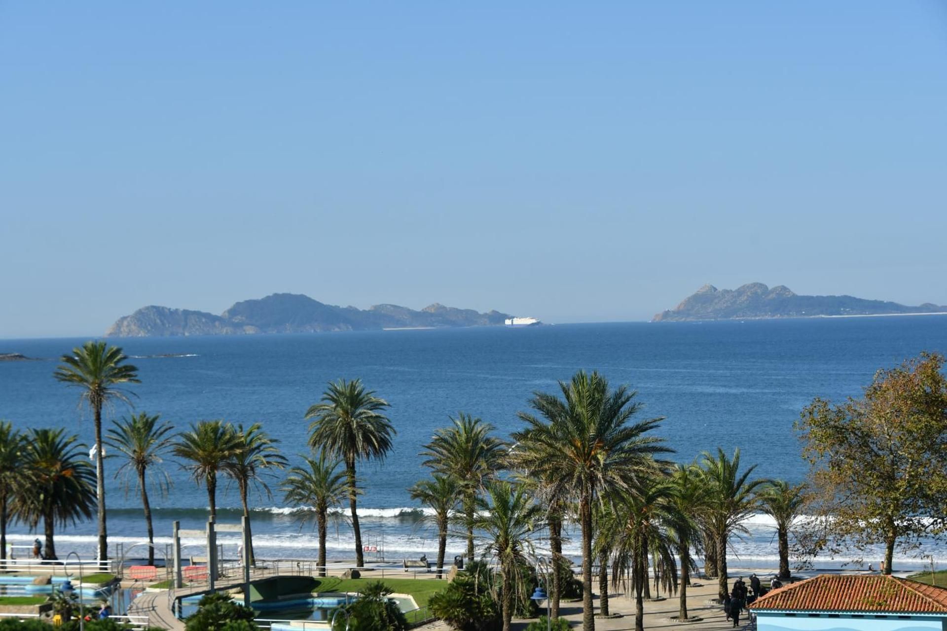 One-Bedroom Apartment - frontal sea views