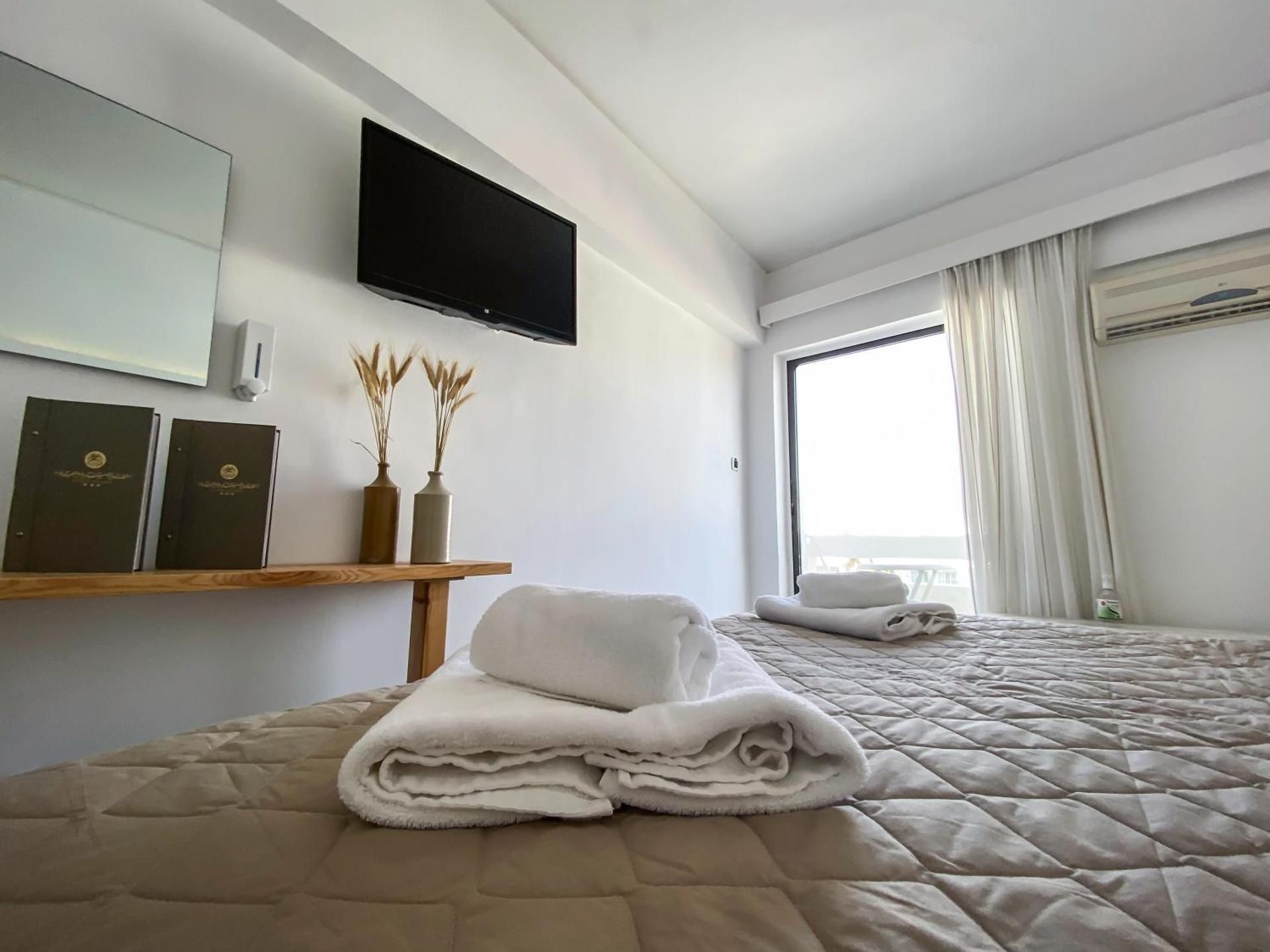 Aeolos Bay Tinos Standard Quadruple Room 2