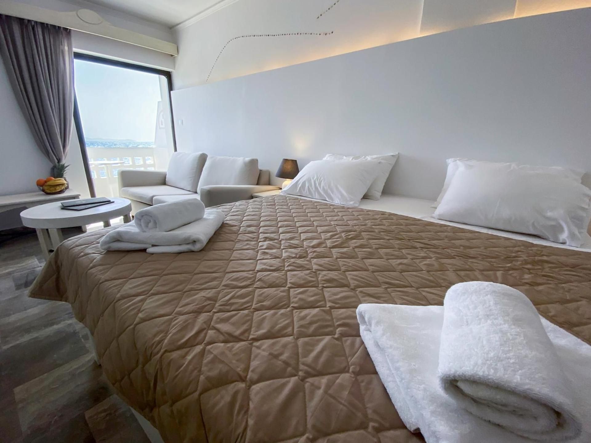 Aeolos Bay Tinos Quadruple Room with Sea View