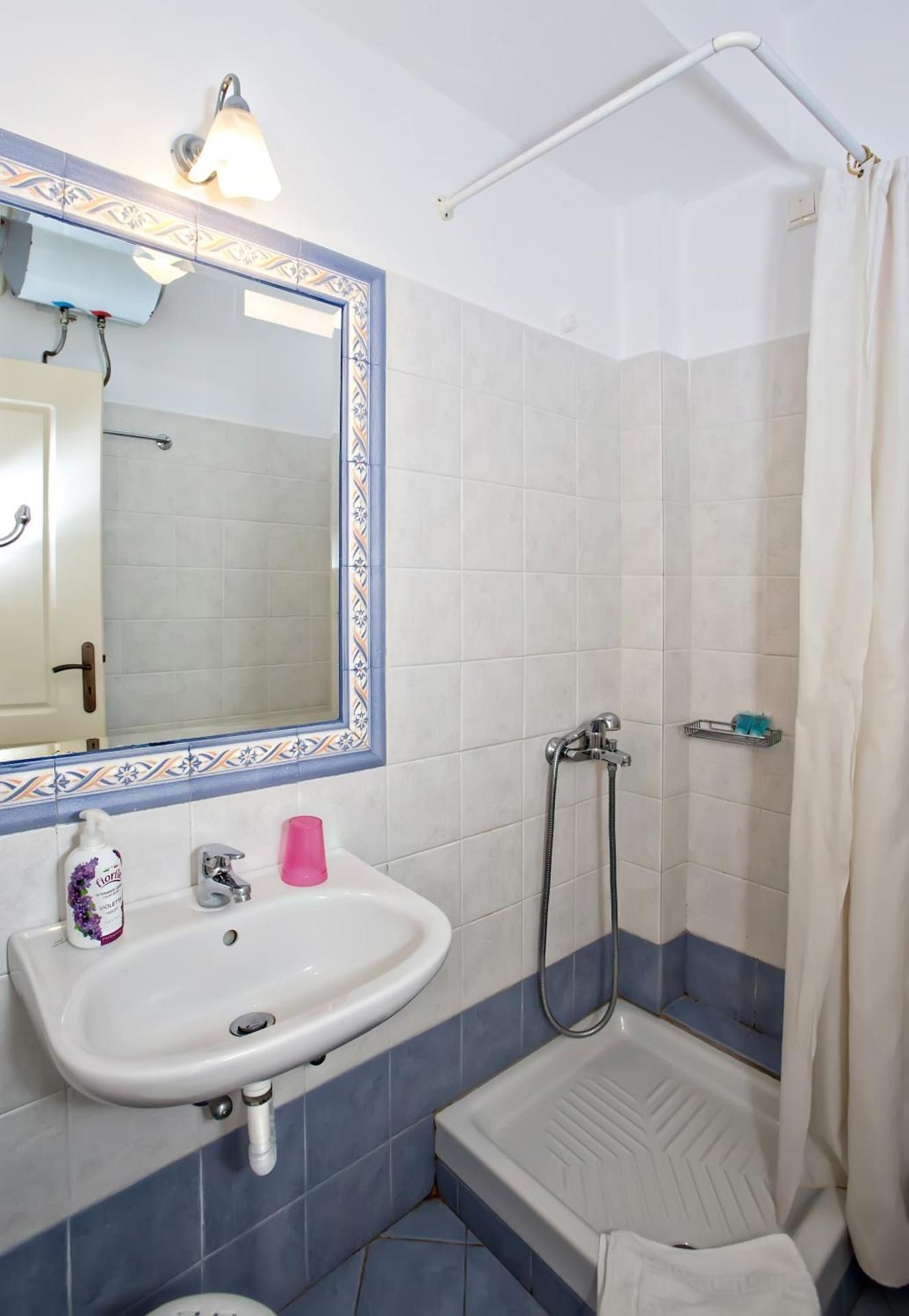 Tiniotissa Studios Double or Twin Room 3