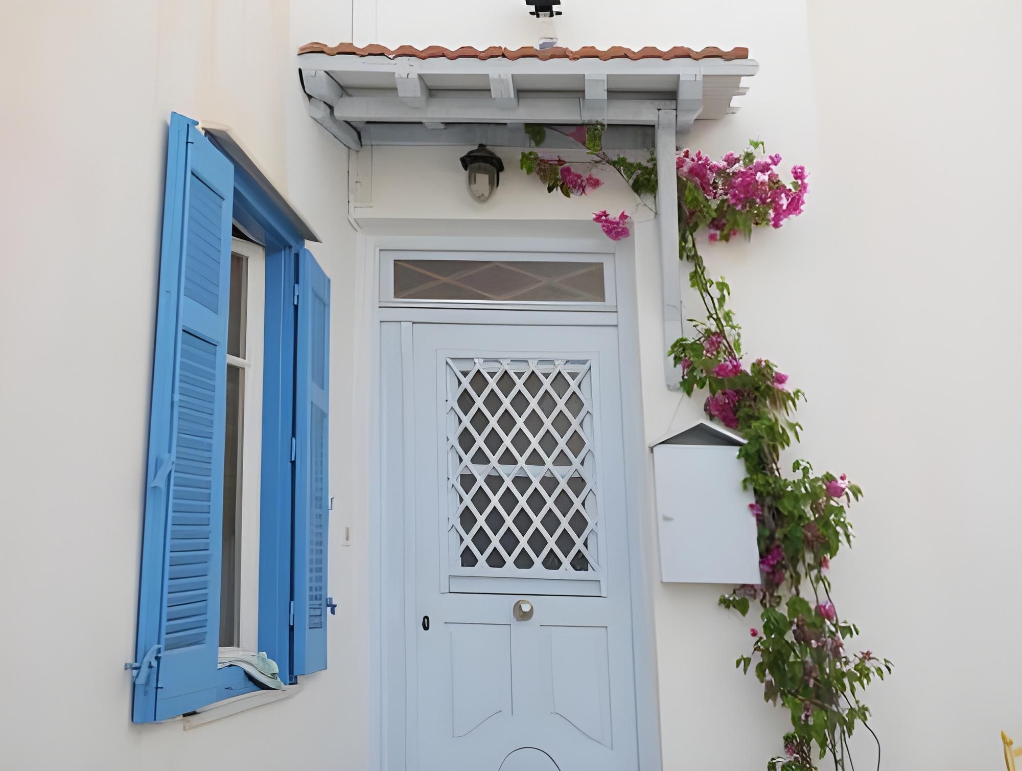 Tinos Heritage Plateia