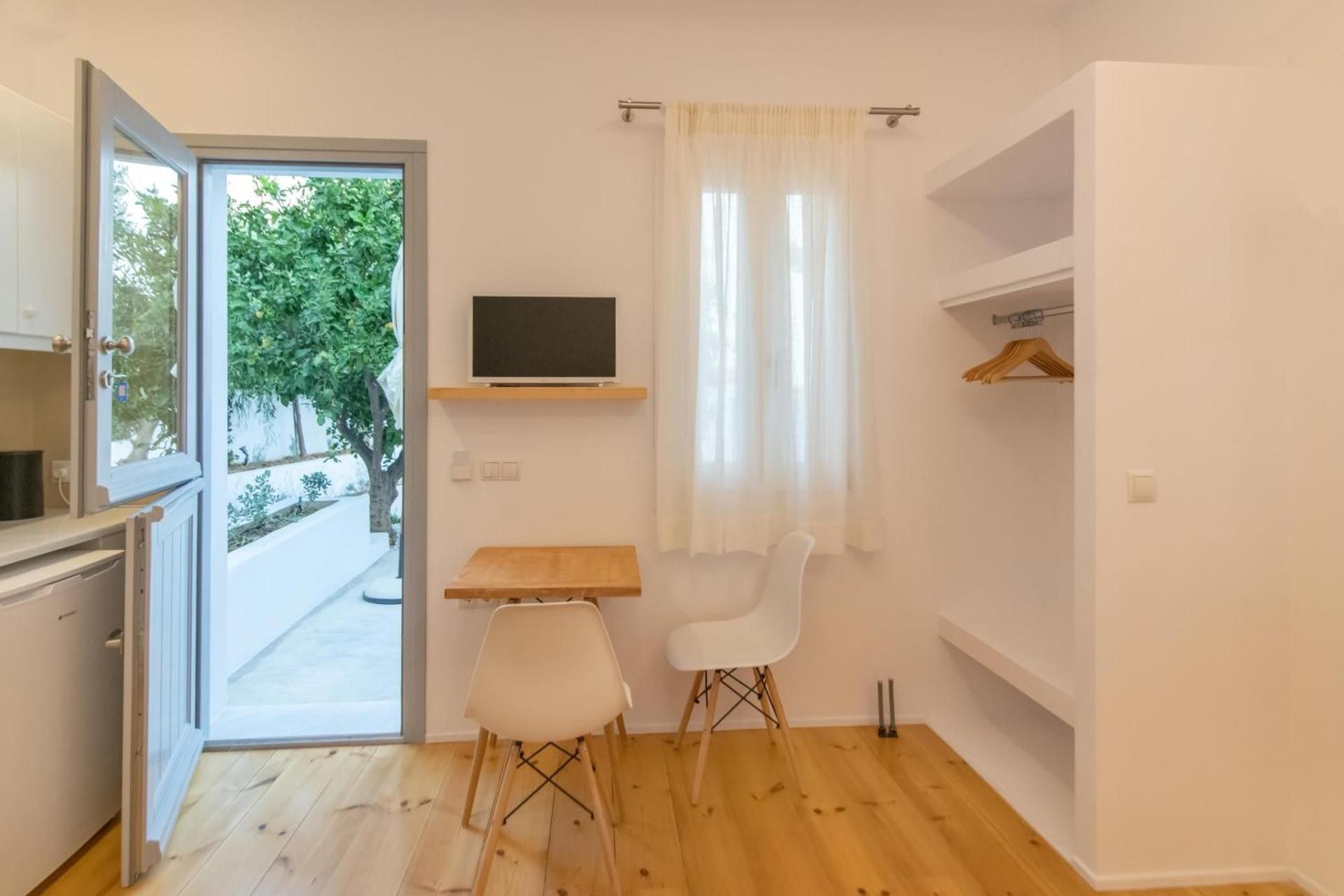 Apartment with Garden View