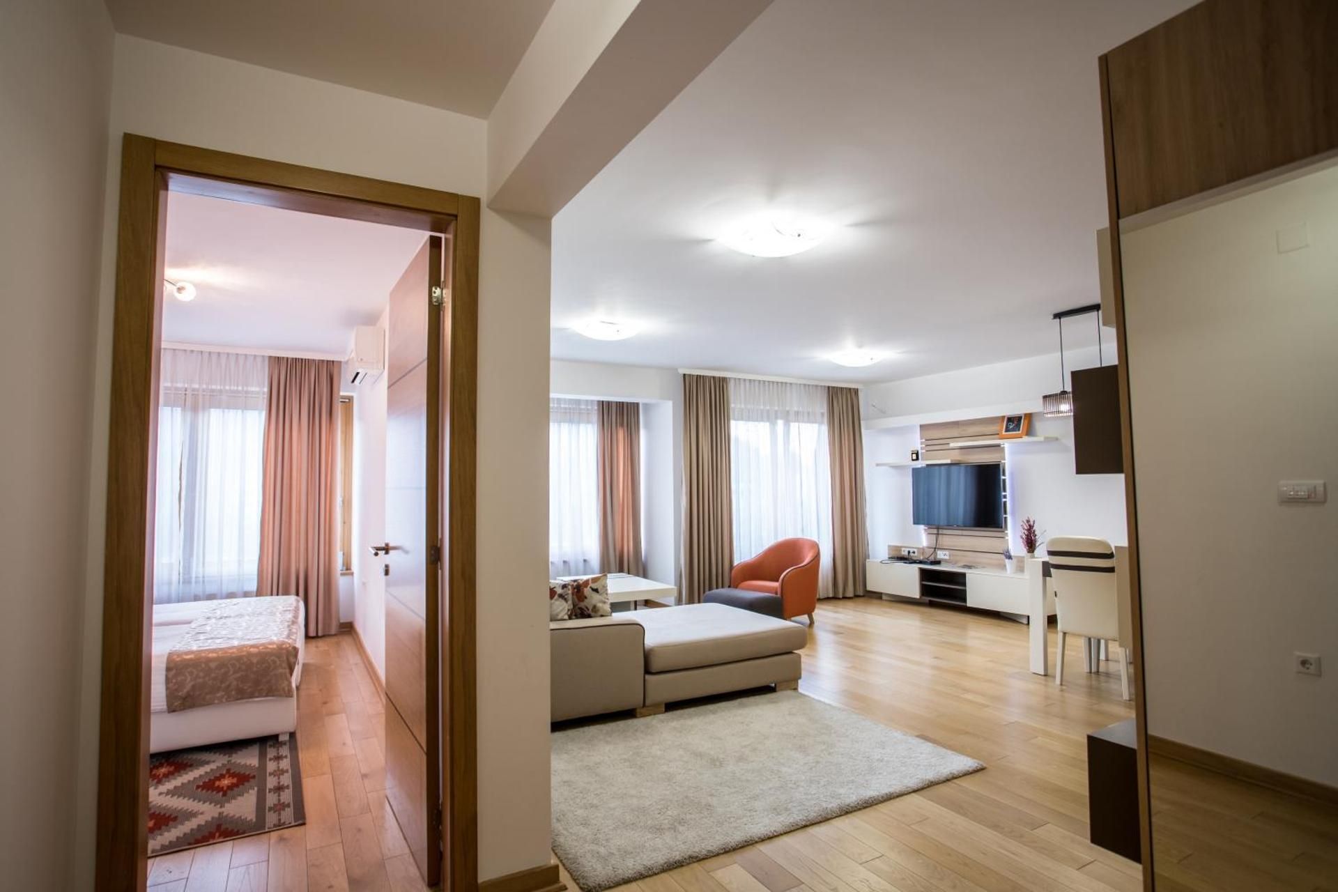 One-Bedroom Apartment with Mountain and River view