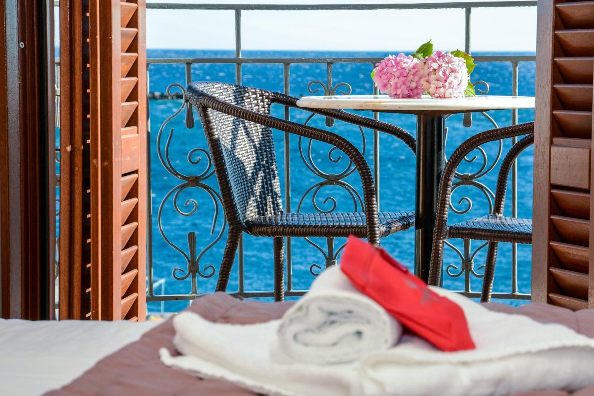 Standard Triple Room with Sea View (3 single beds)