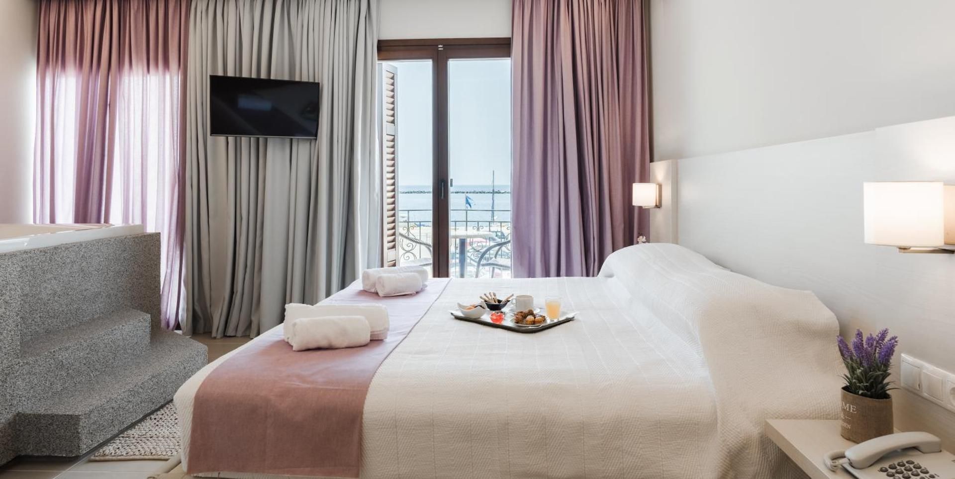 Deluxe Room with King size bed with Sea View and Private Jacuzzi