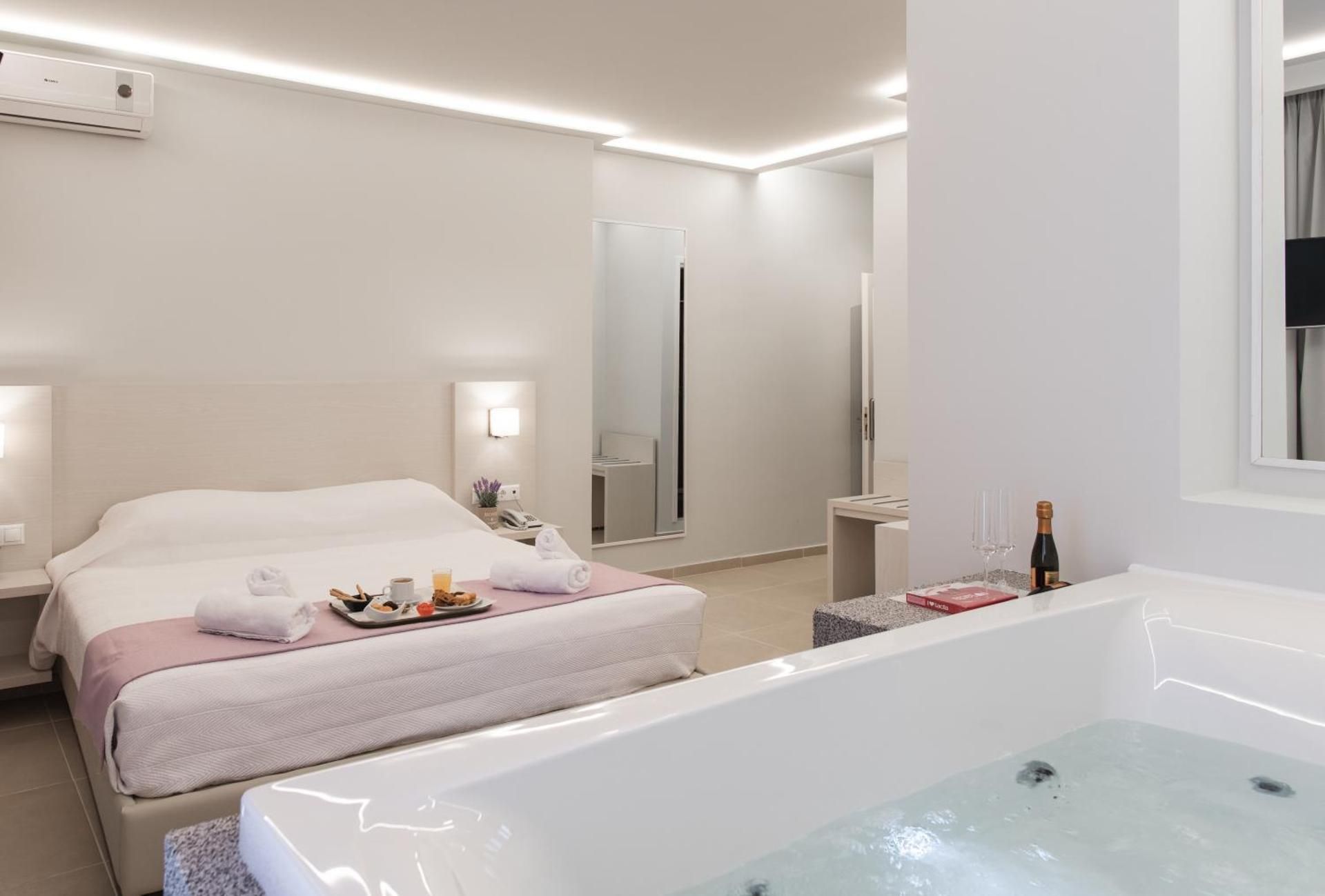 Deluxe Room with King size bed with Sea View and Private Jacuzzi