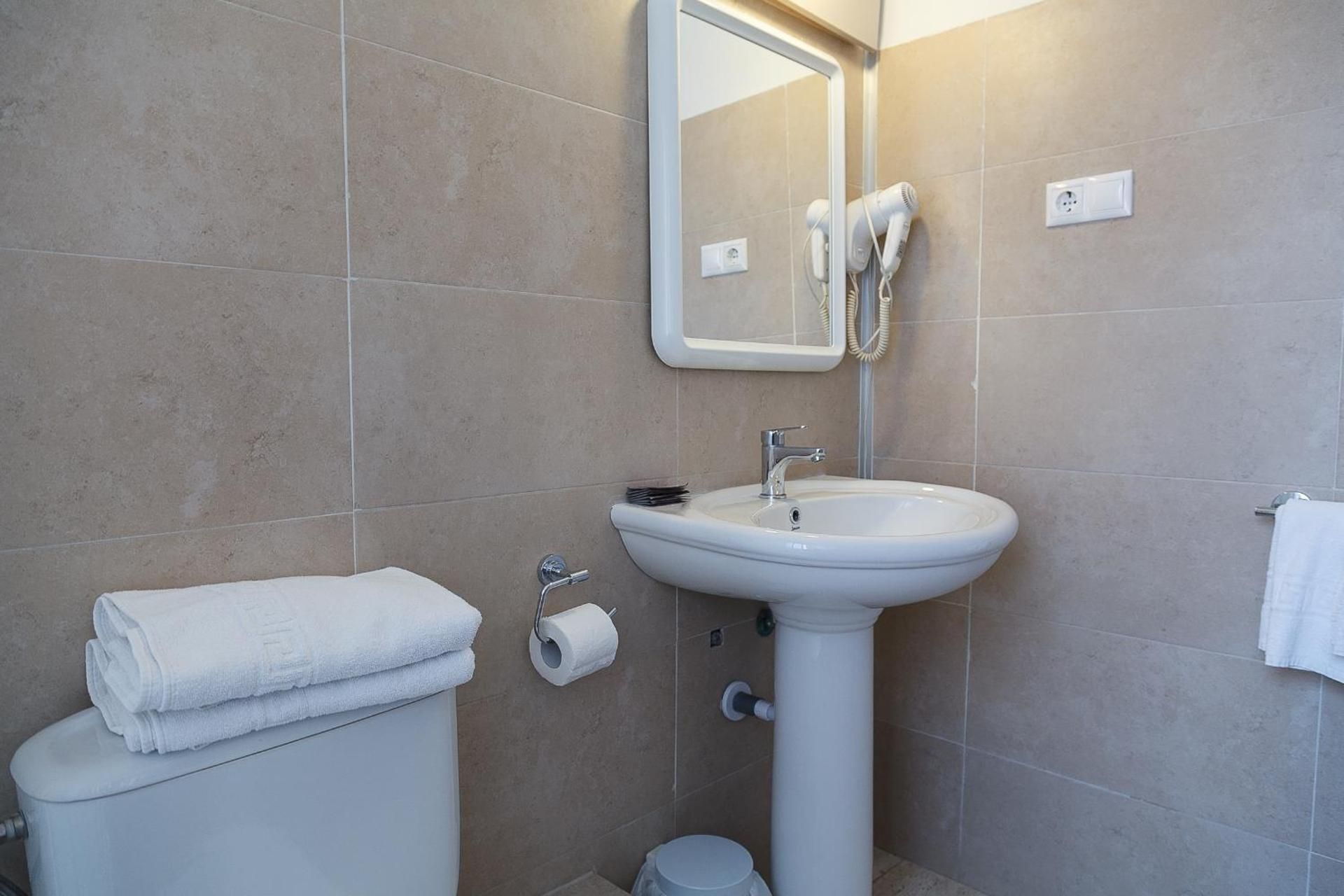 Basic Triple Room