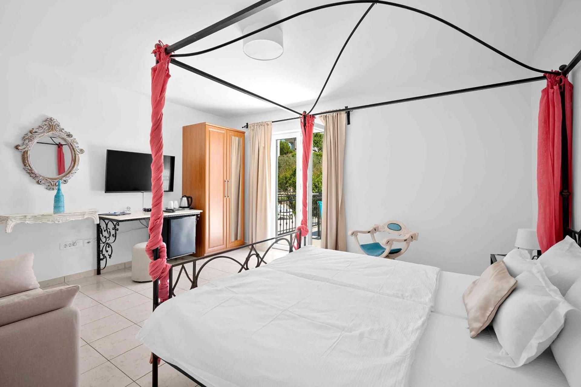 Deluxe Double Room with Balcony and Sea View