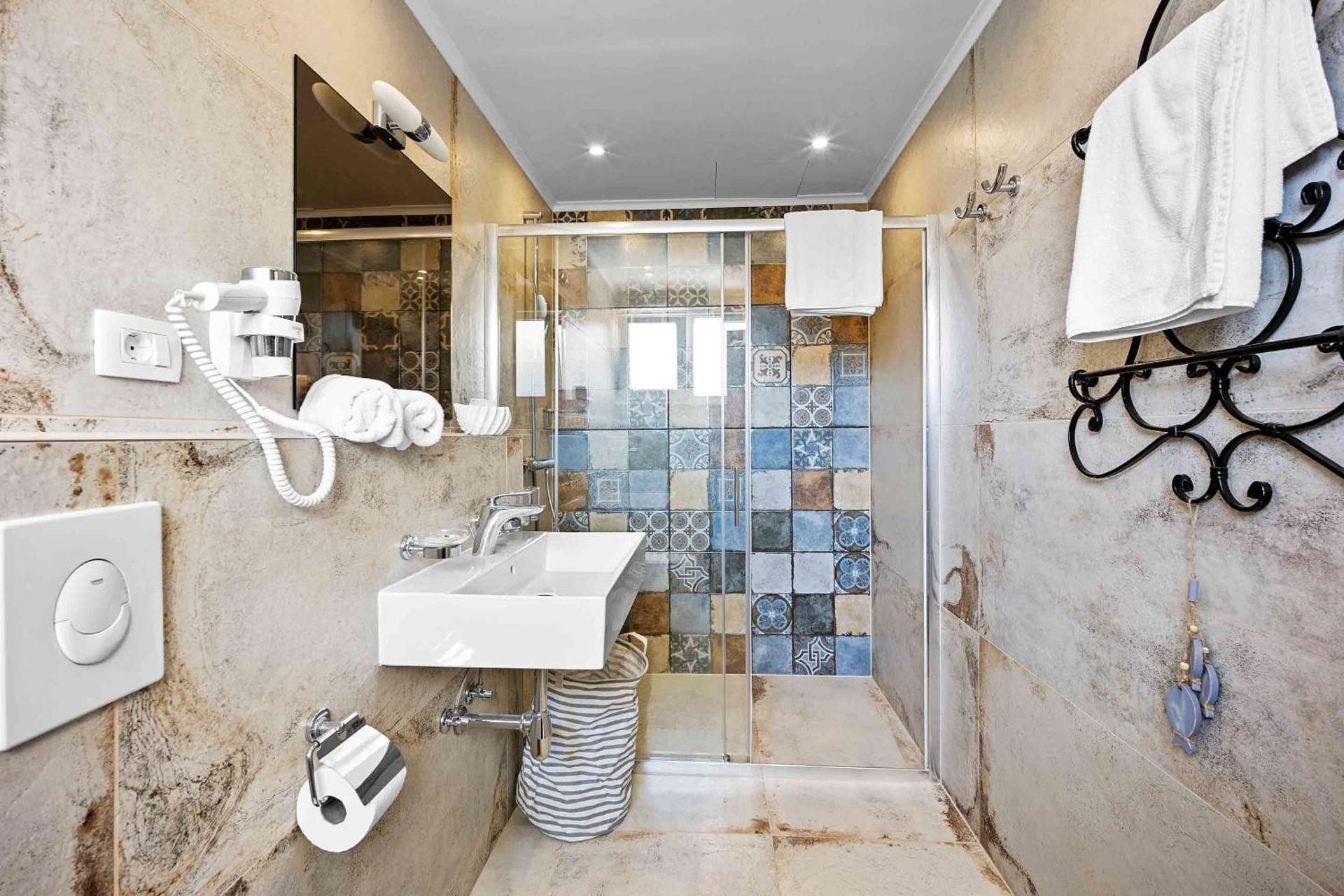 Deluxe Double Room with Balcony and Sea View