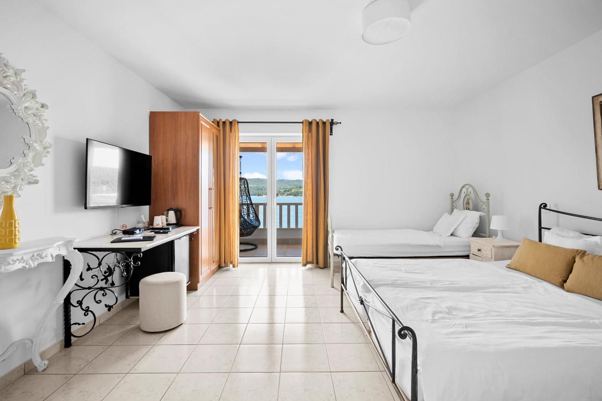 Deluxe Triple Room with Sea View
