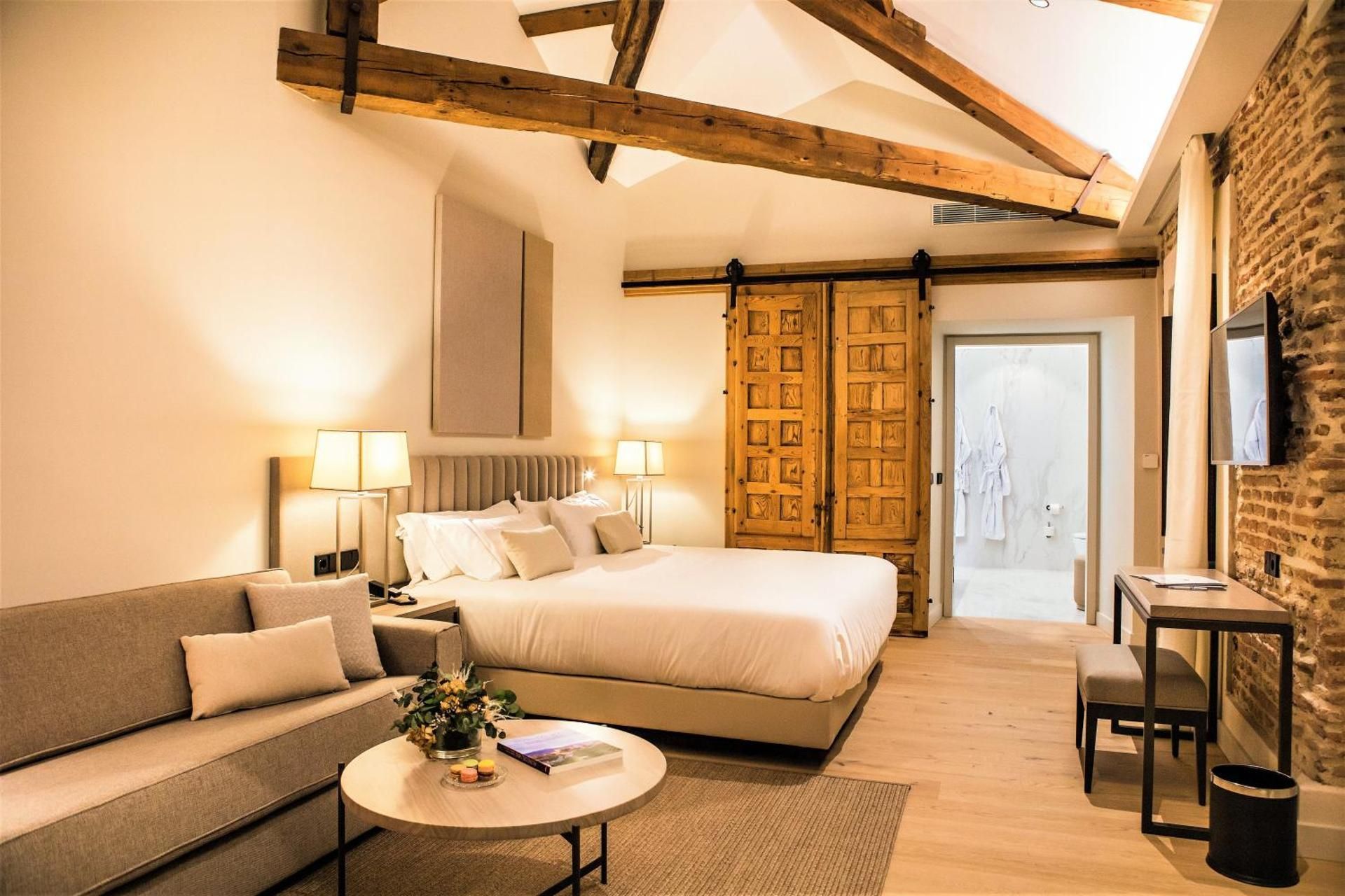 Junior King Suite