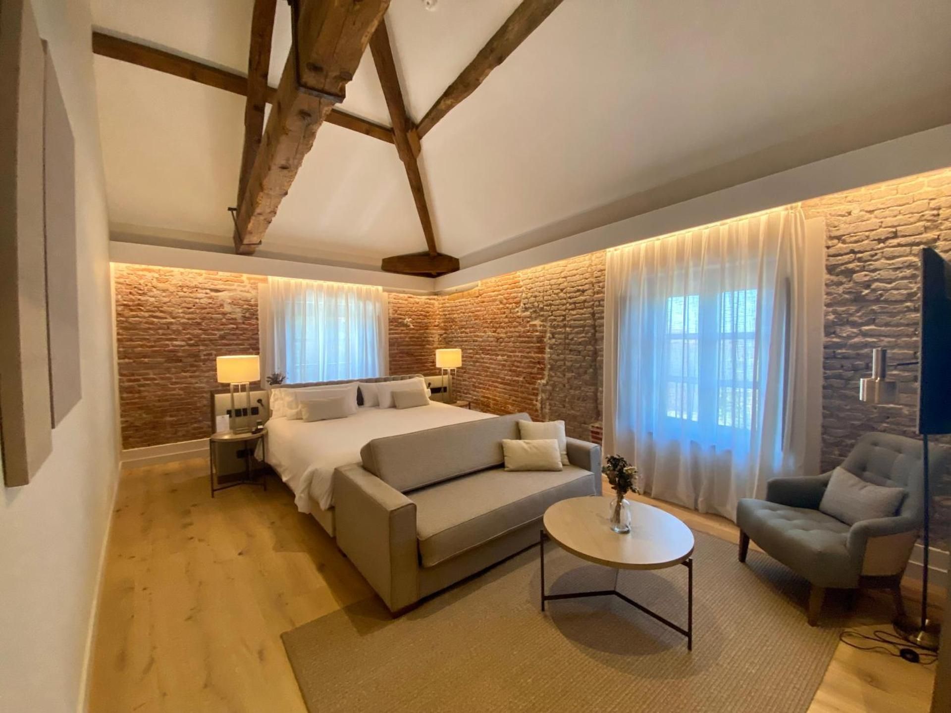 Junior King Suite
