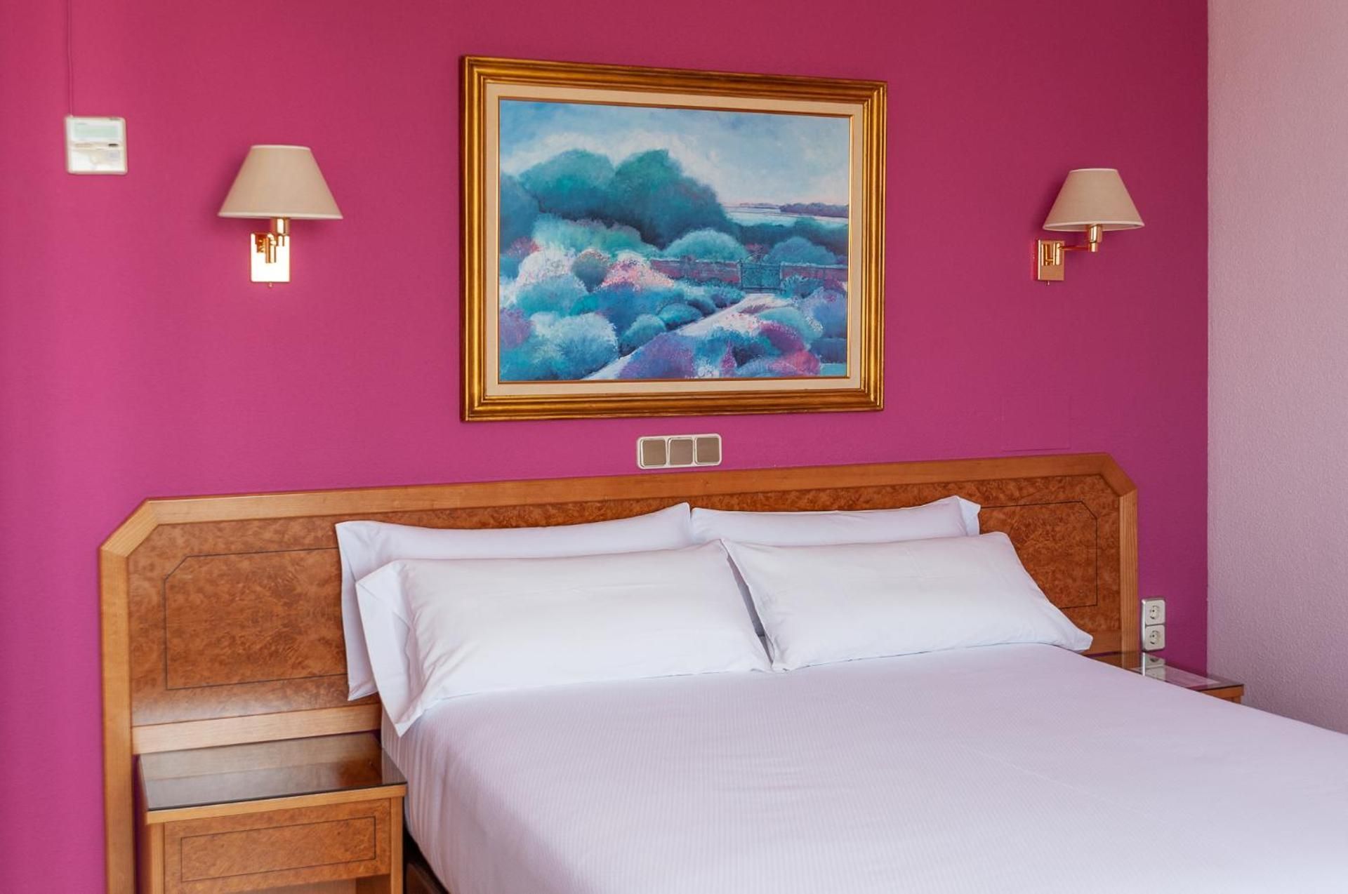 Standard Queen Room