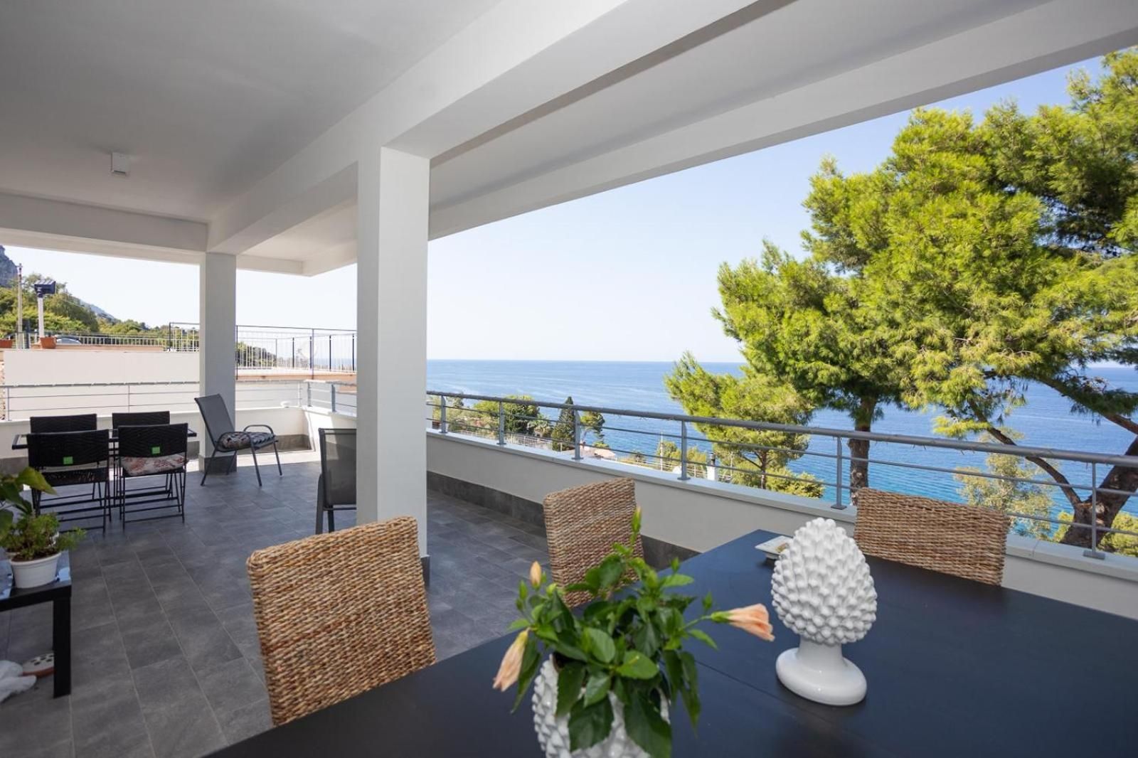 Villa - Beach Front