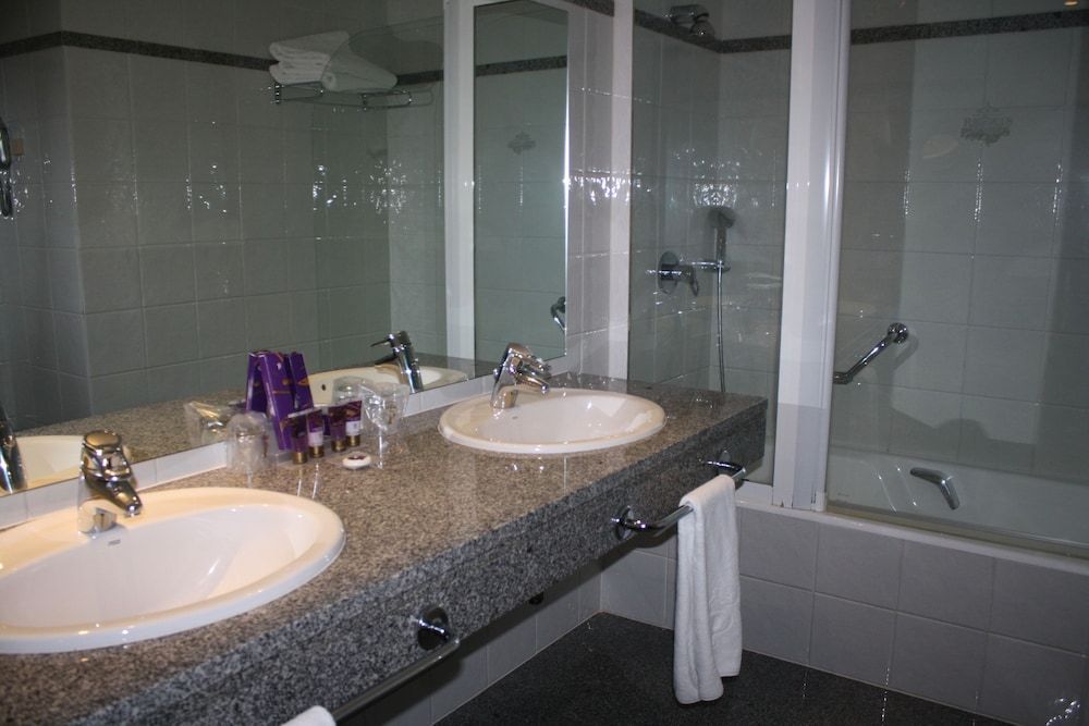 Parador De Avila Superior Twin Room 4