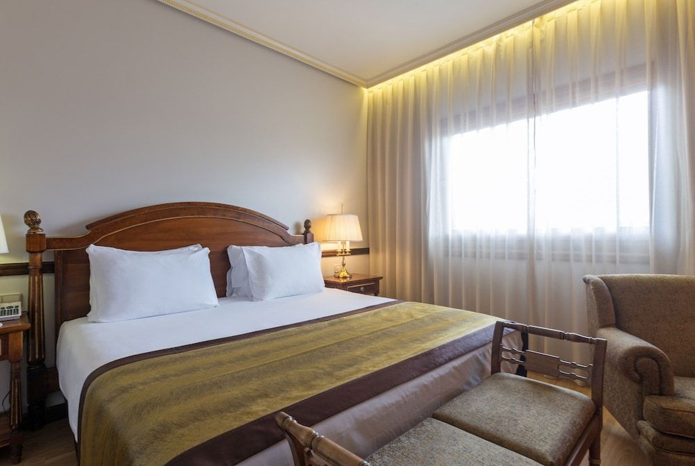 Exe Reina Isabel Double or Twin Room 5