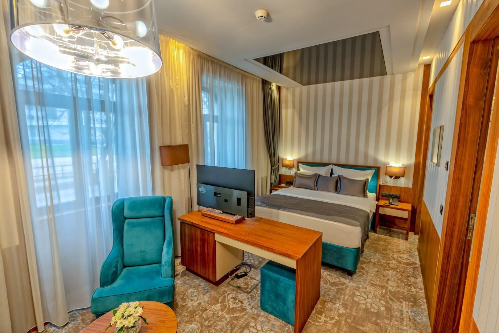 Heritage Hotel Krone Superior Queen Room 3