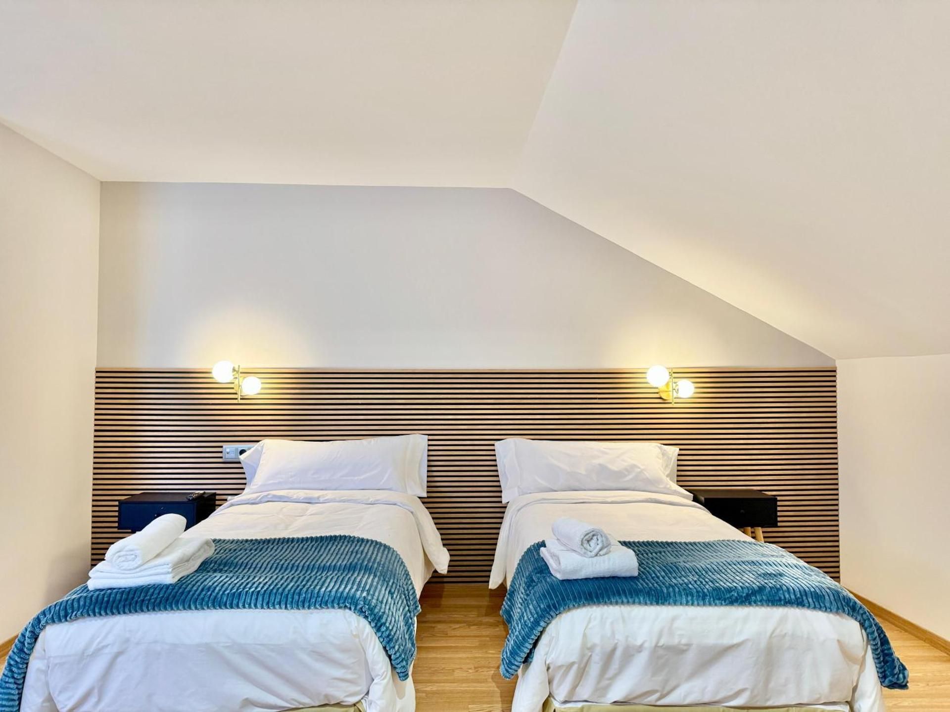 Hotel Avila Diro Triple Room with Private Bathroom 3