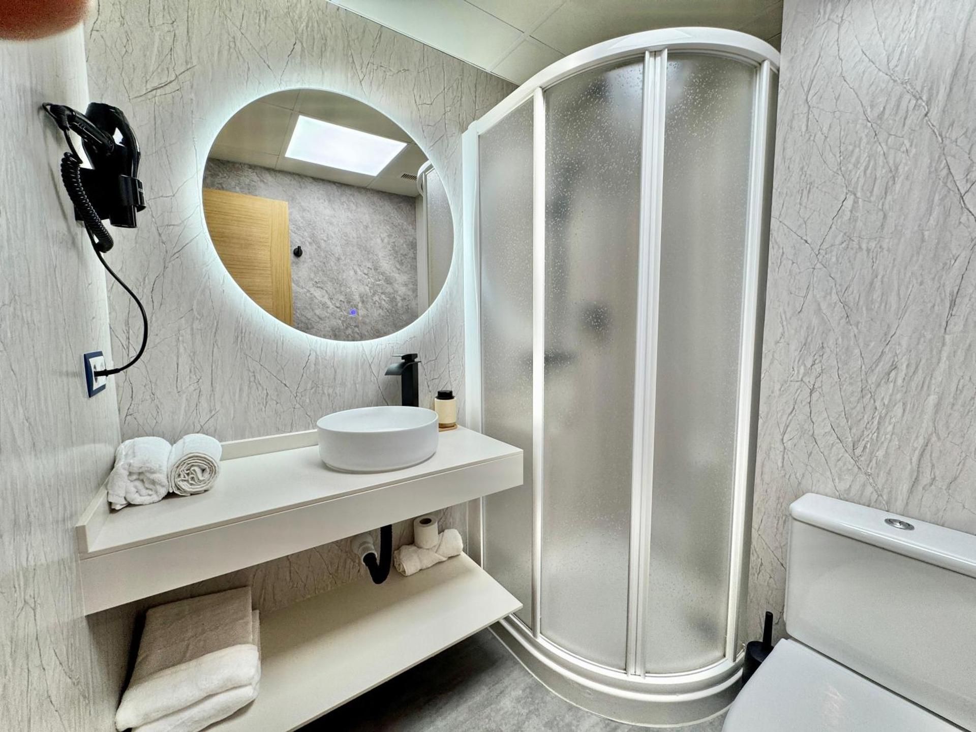 Hotel Avila Diro Double Room 3