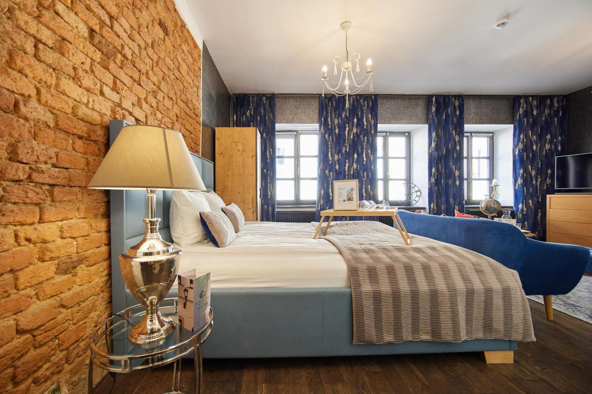 DELUXE APARTMENT