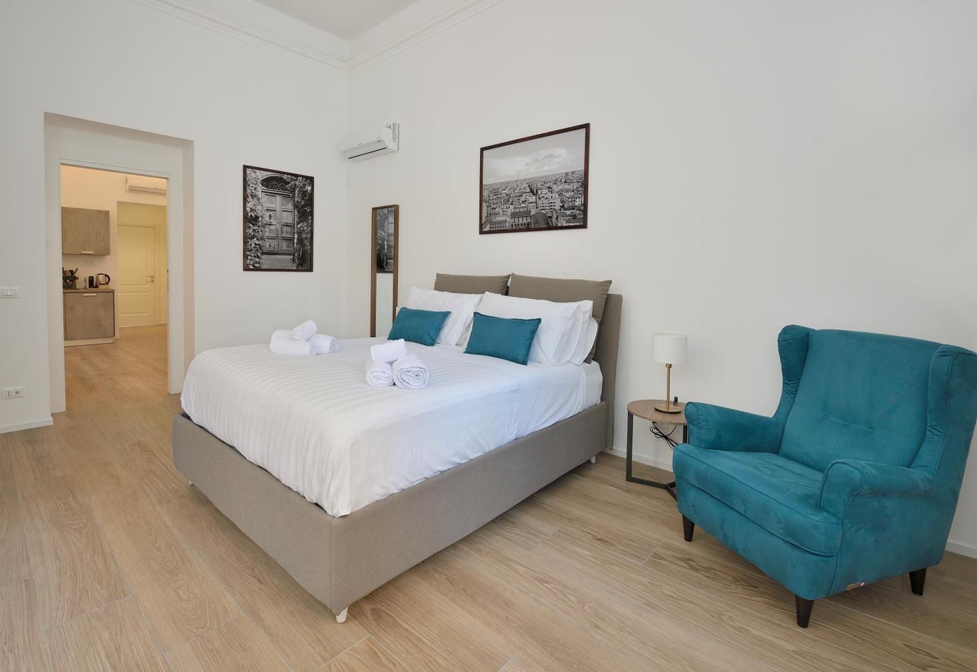 One-Bedroom Deluxe Apartment