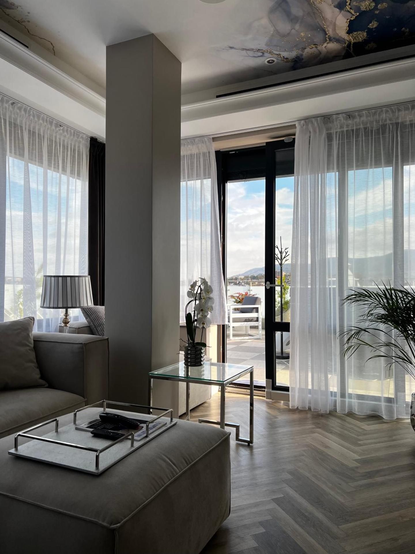 Deluxe Suite with Spa Bath